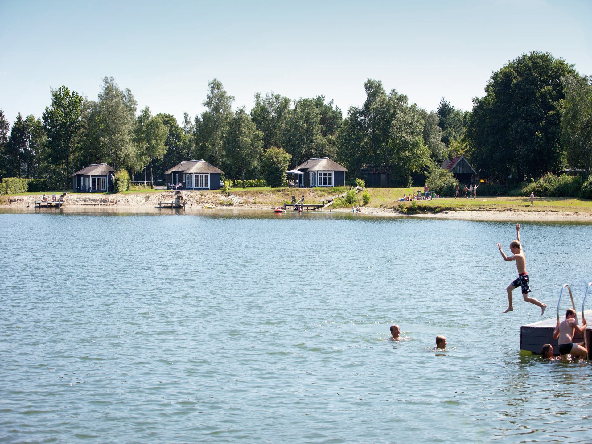 Vrijstaand waterchalet voor 6 personen op Recreatiepark Tolplas in Hoge Hexel - foto 37