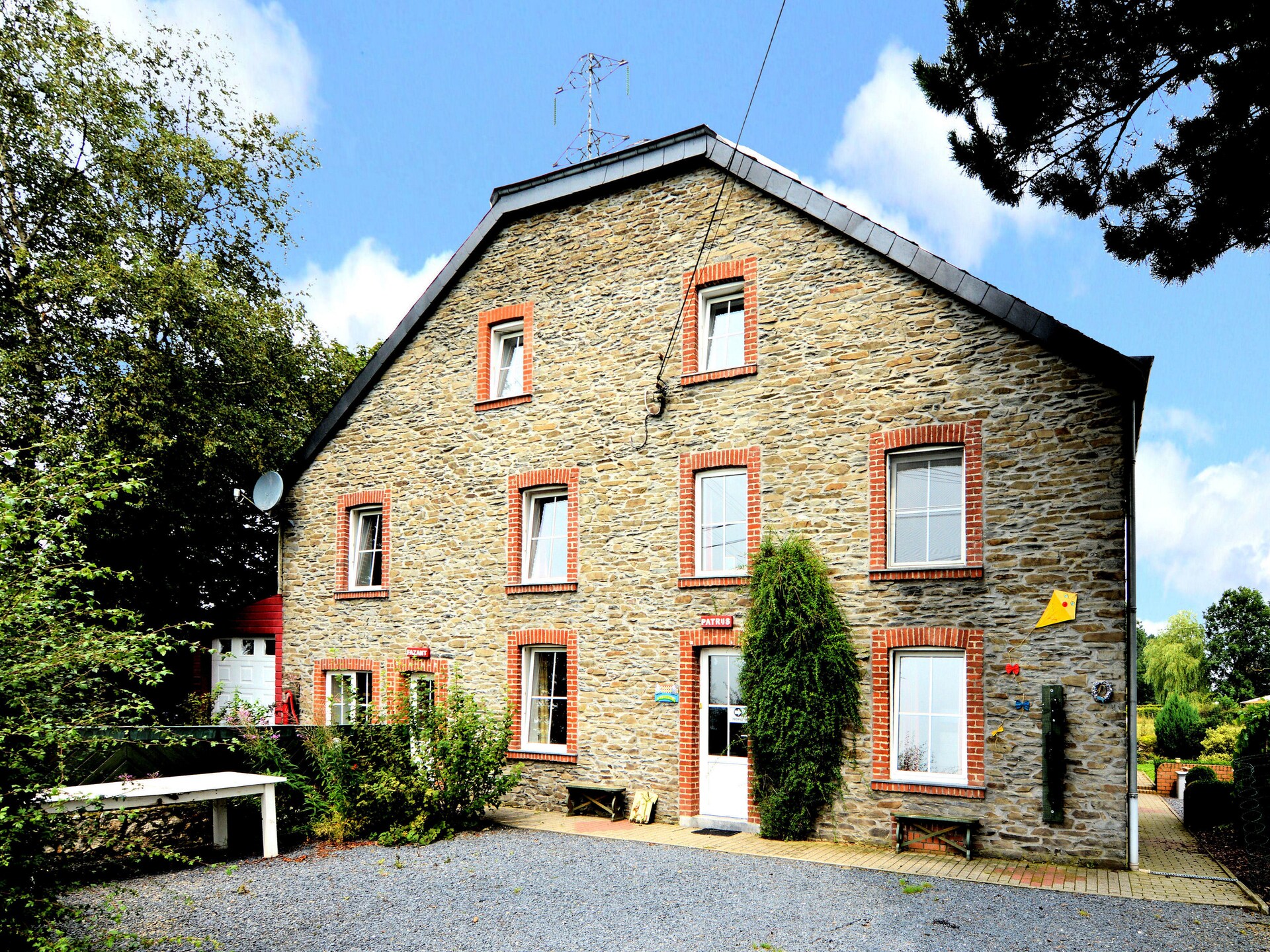 VillaRoche Maison: Ruim 8-persoons vakantiehuis aan de rand van het bos bij La Roche - foto 6
