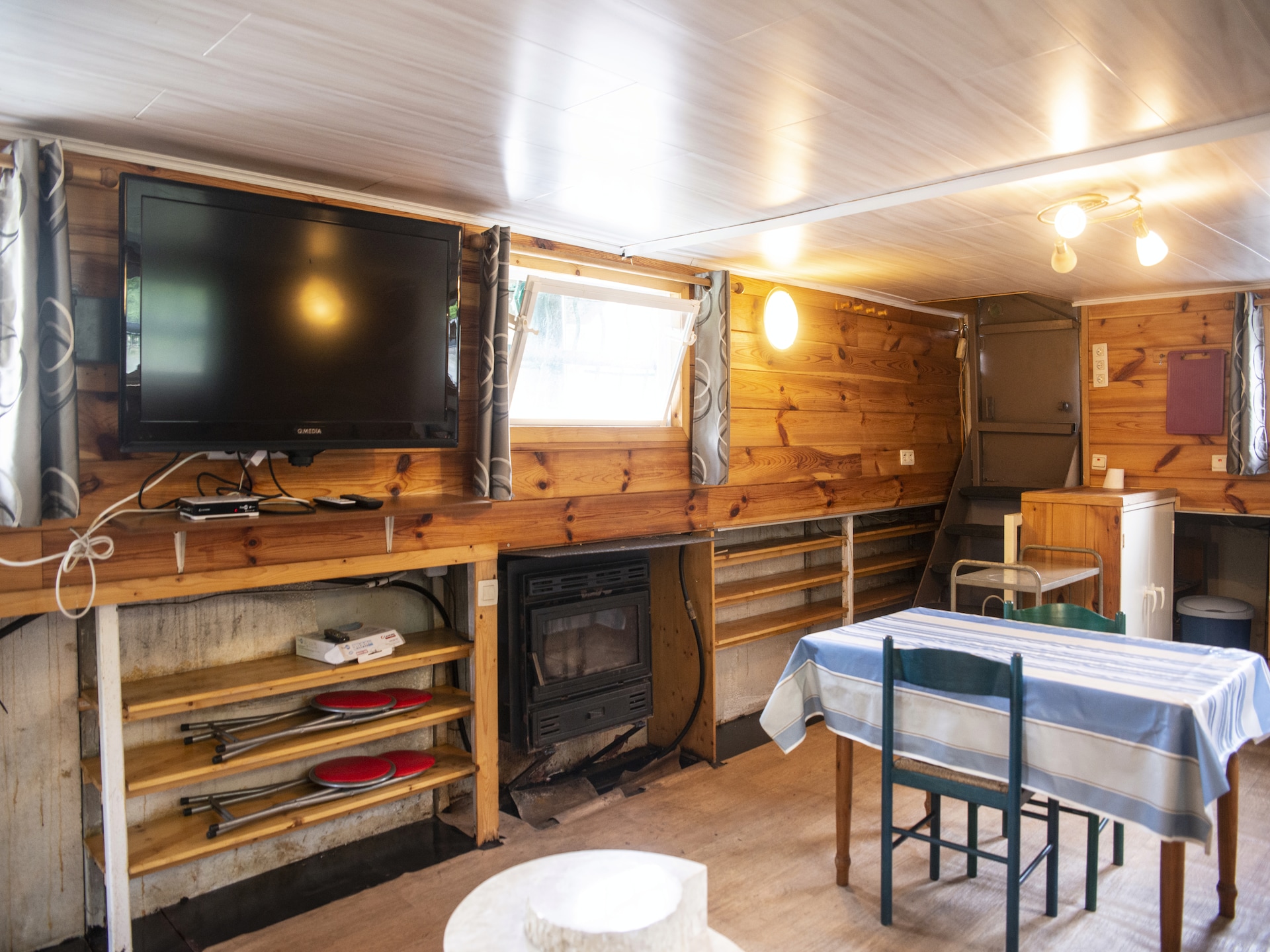 Unieke woonboot aan privémeer met dakterras en vismogelijkheden in Florennes - foto 11