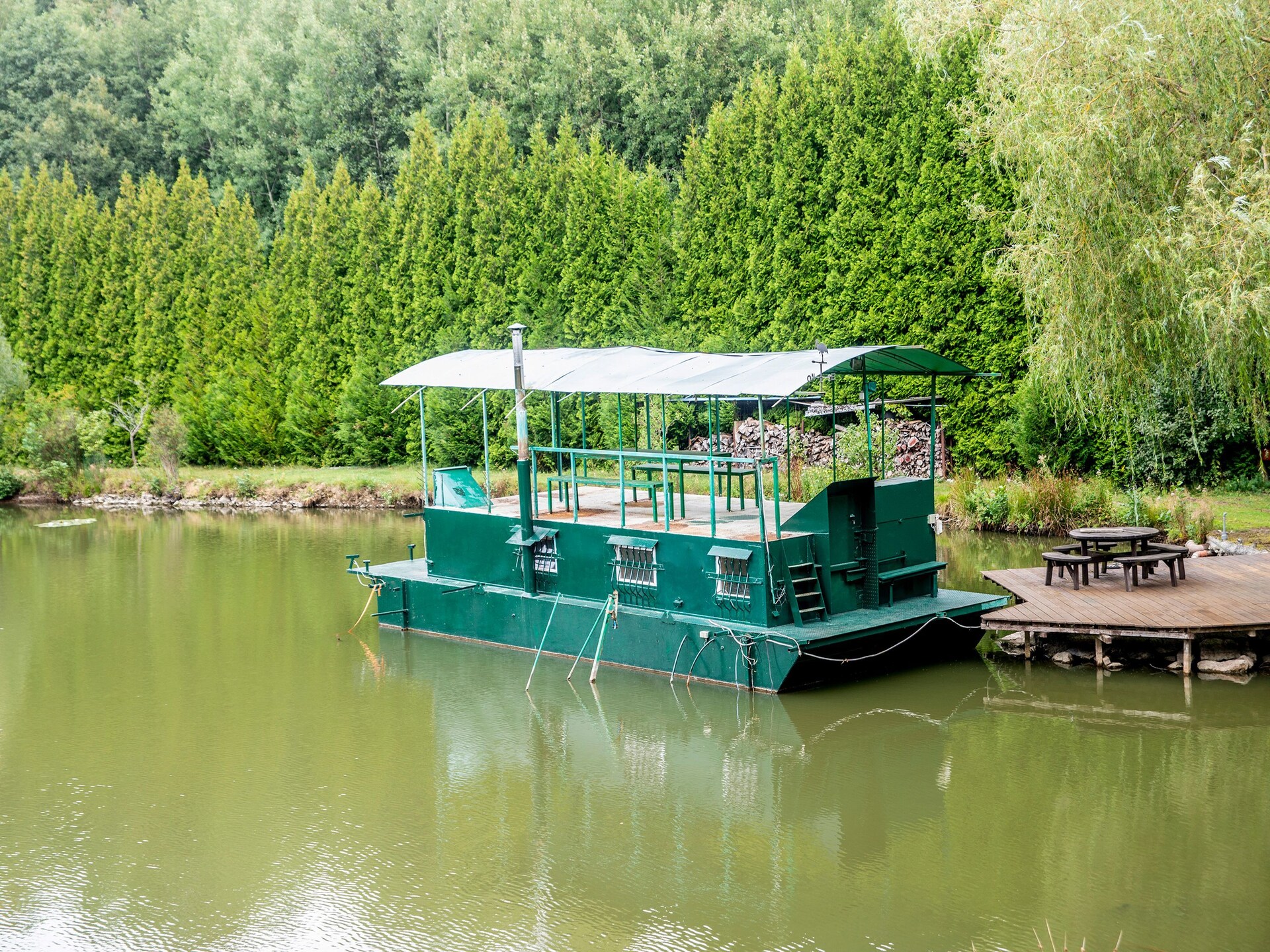 Unieke woonboot aan privémeer met dakterras en vismogelijkheden in Florennes - foto 5