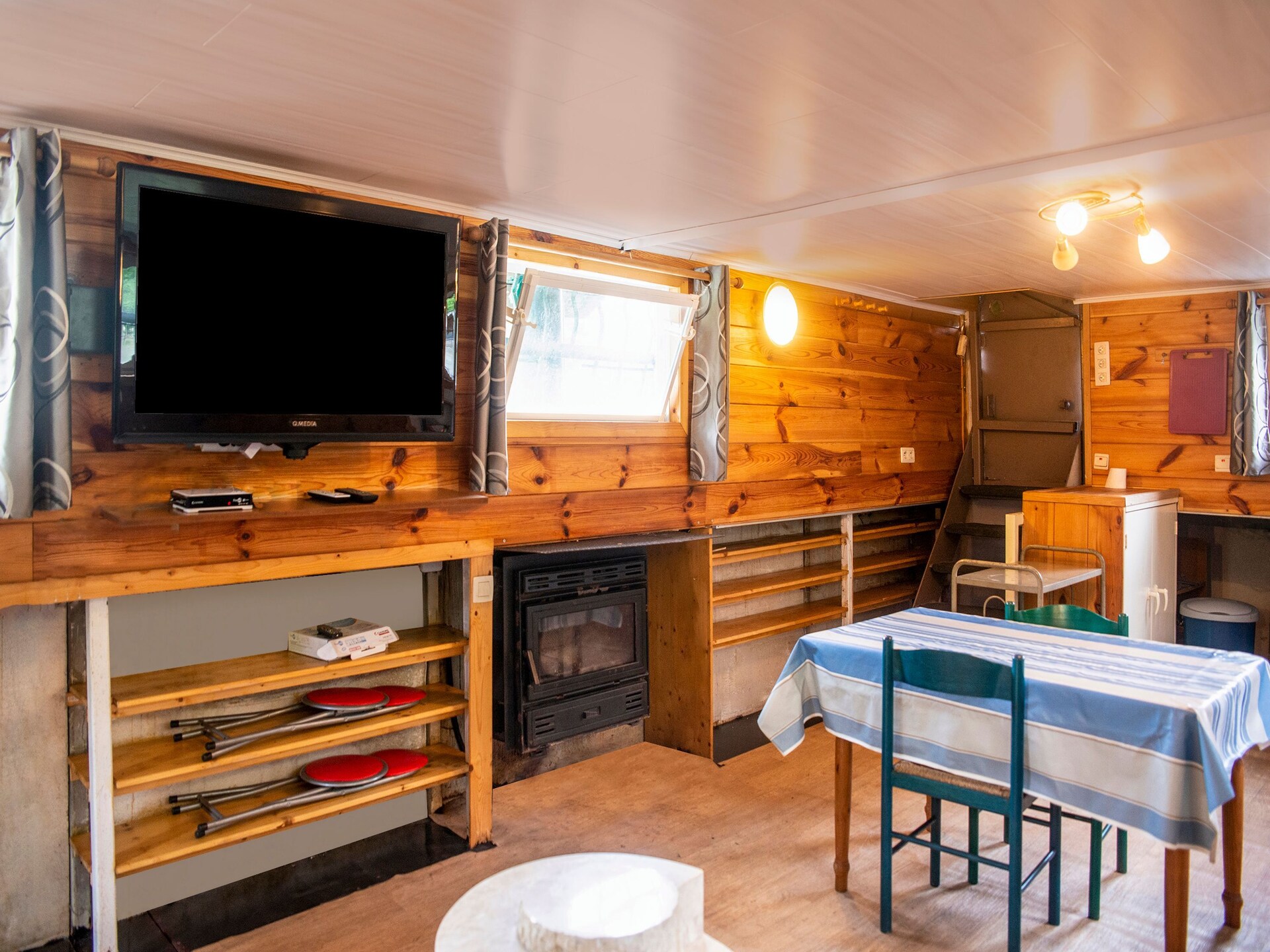 Unieke woonboot aan privémeer met dakterras en vismogelijkheden in Florennes - foto 1
