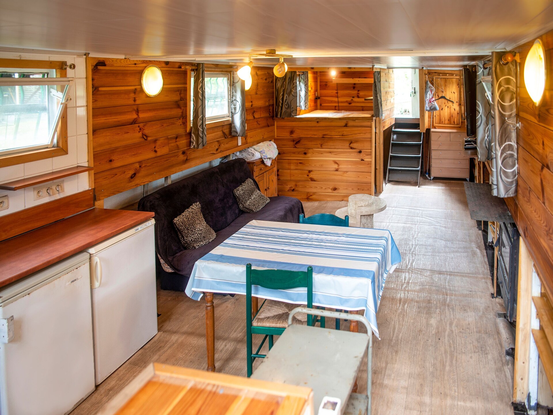 Unieke woonboot aan privémeer met dakterras en vismogelijkheden in Florennes - foto 10