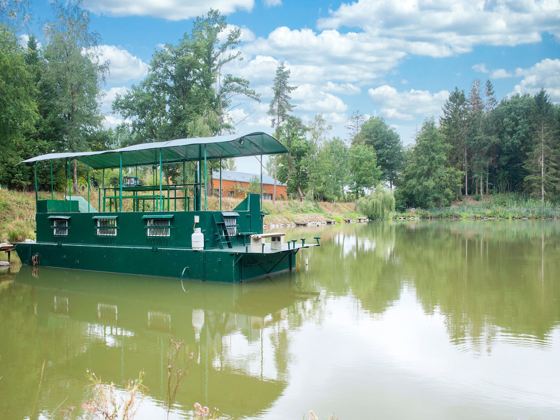 Unieke woonboot aan privémeer met dakterras en vismogelijkheden in Florennes - foto 9