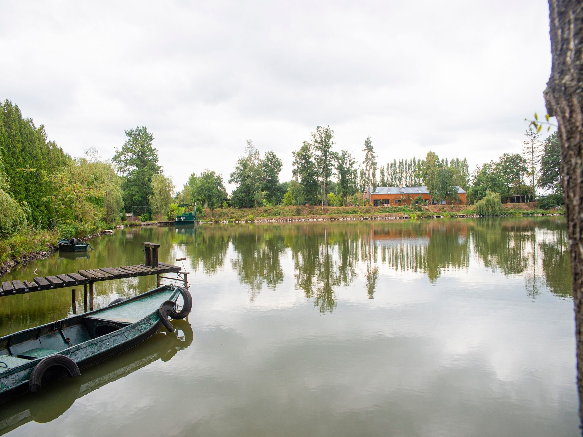 Unieke woonboot aan privémeer met dakterras en vismogelijkheden in Florennes - foto 23