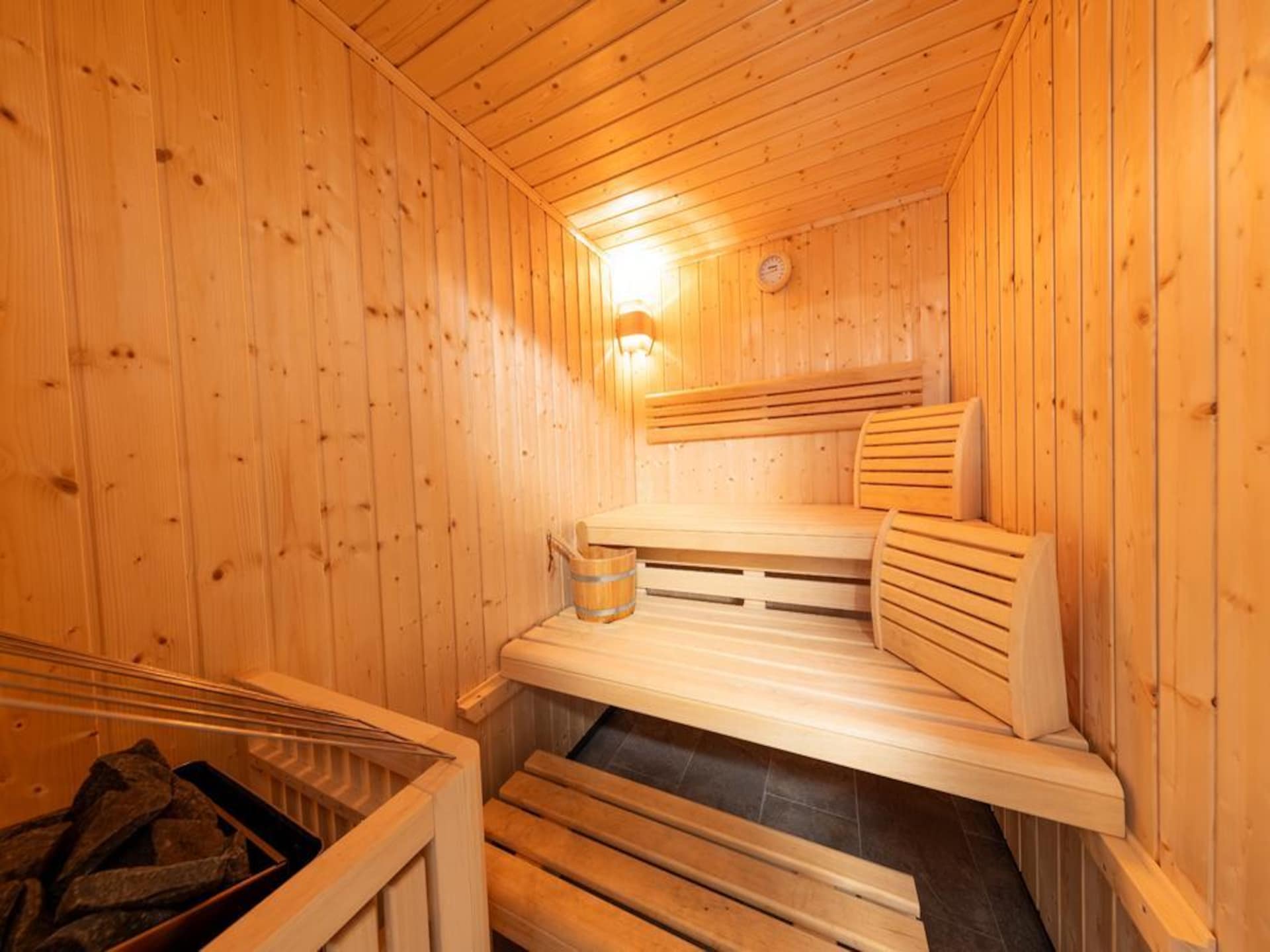 Luxe chalet direct aan de piste in Neukirchen am Großvenediger - foto 45