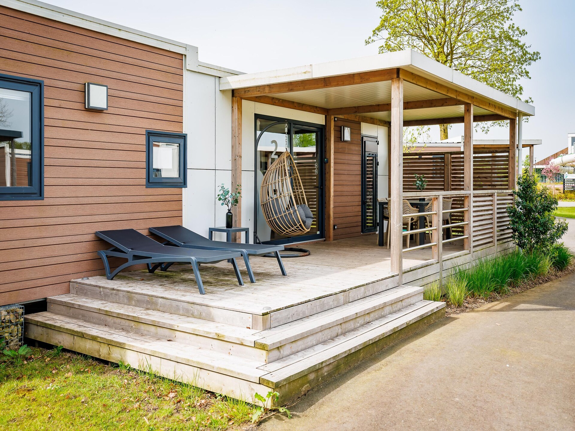 Eilandlodge: stijlvol chalet met veranda in hartje vakantiepark Maurik - foto 2