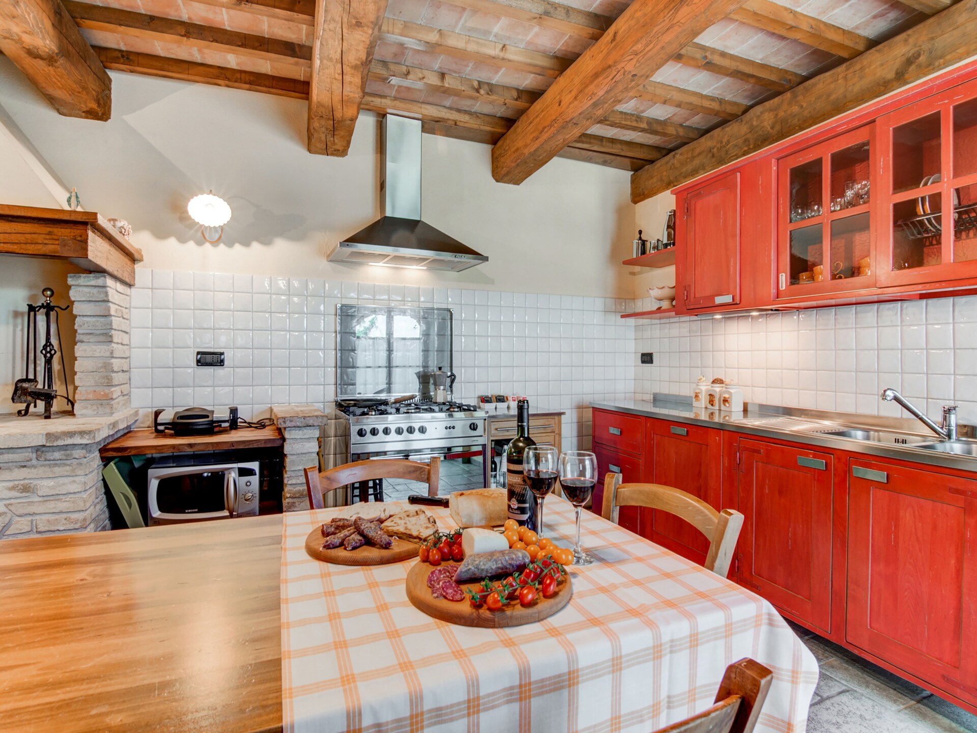 Elegant vakantiehuis met privétuin nabij Urbania, 7 personen - foto 3