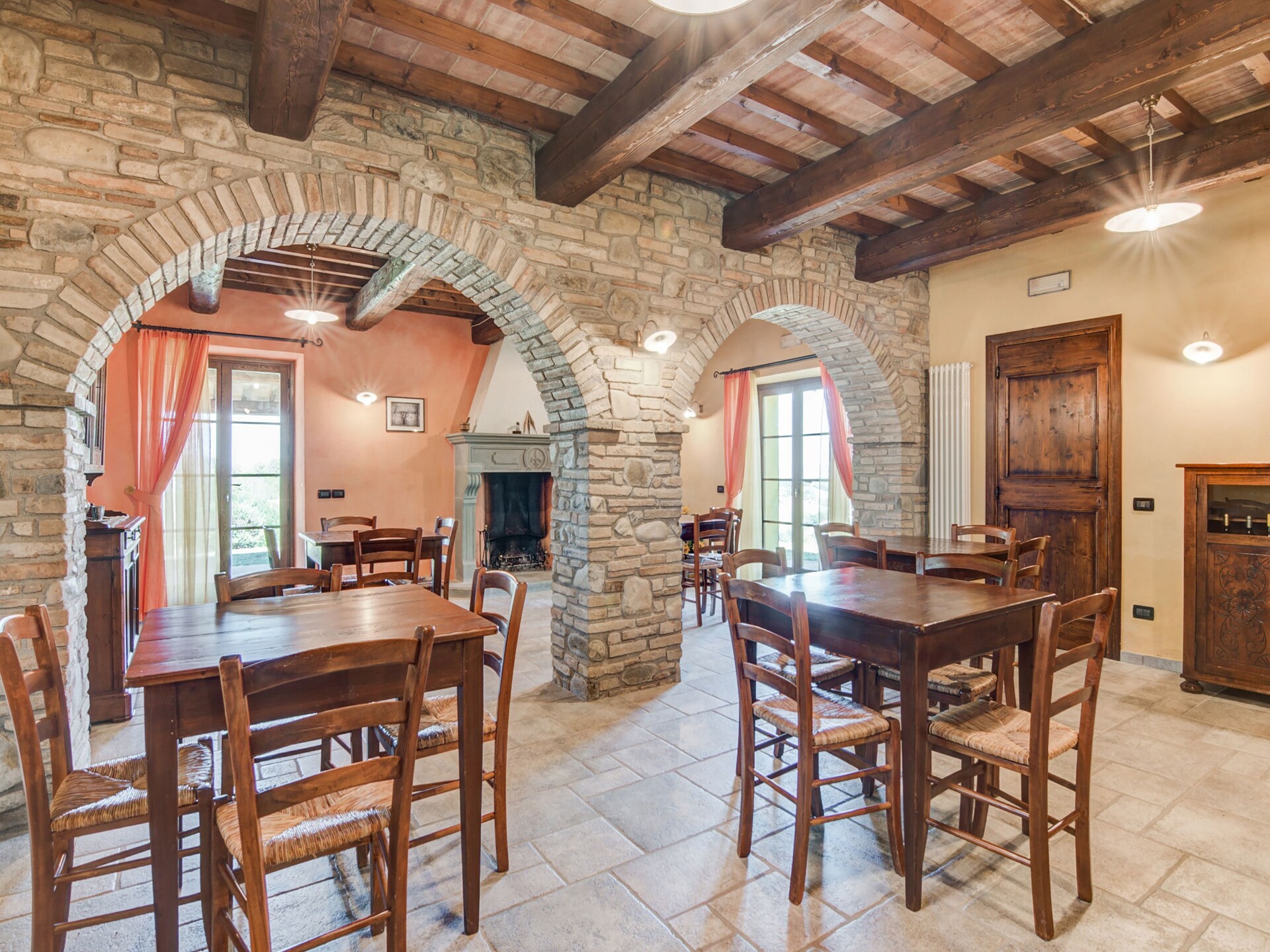 Elegant vakantiehuis met privétuin nabij Urbania, 7 personen - foto 10
