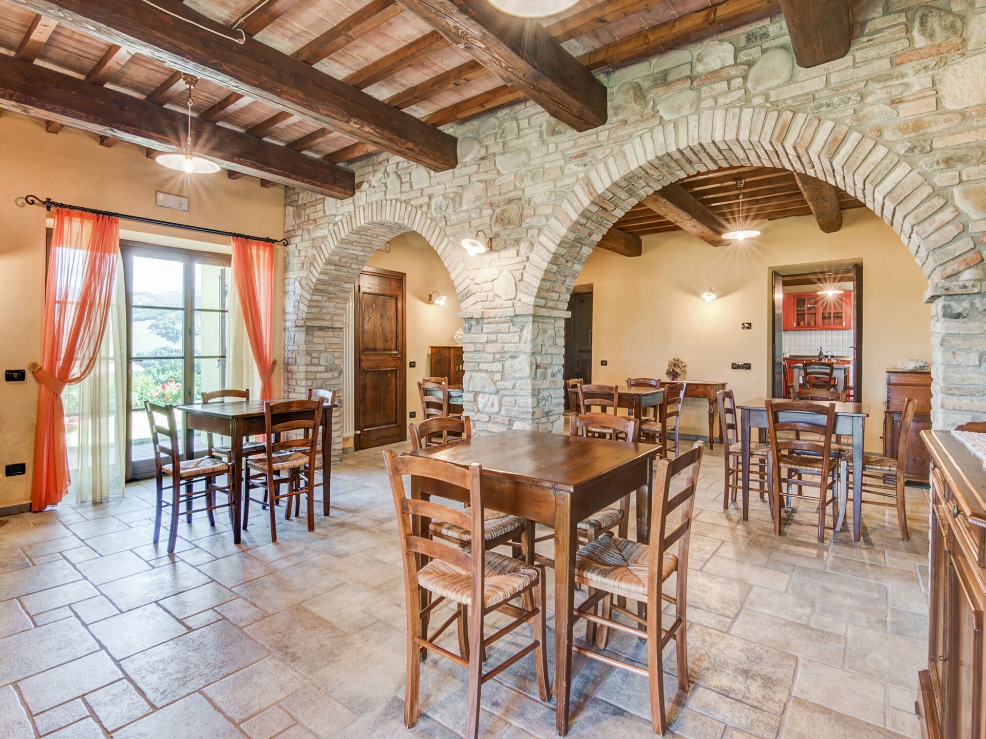 Elegant vakantiehuis met privétuin nabij Urbania, 7 personen - foto 11