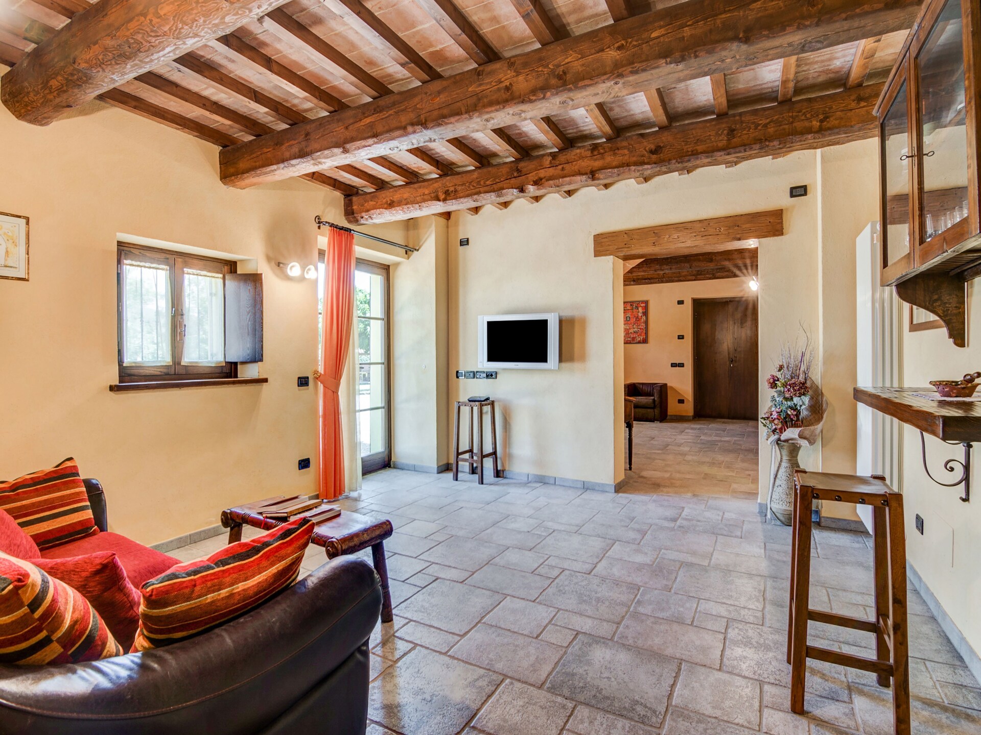 Elegant vakantiehuis met privétuin nabij Urbania, 7 personen - foto 7