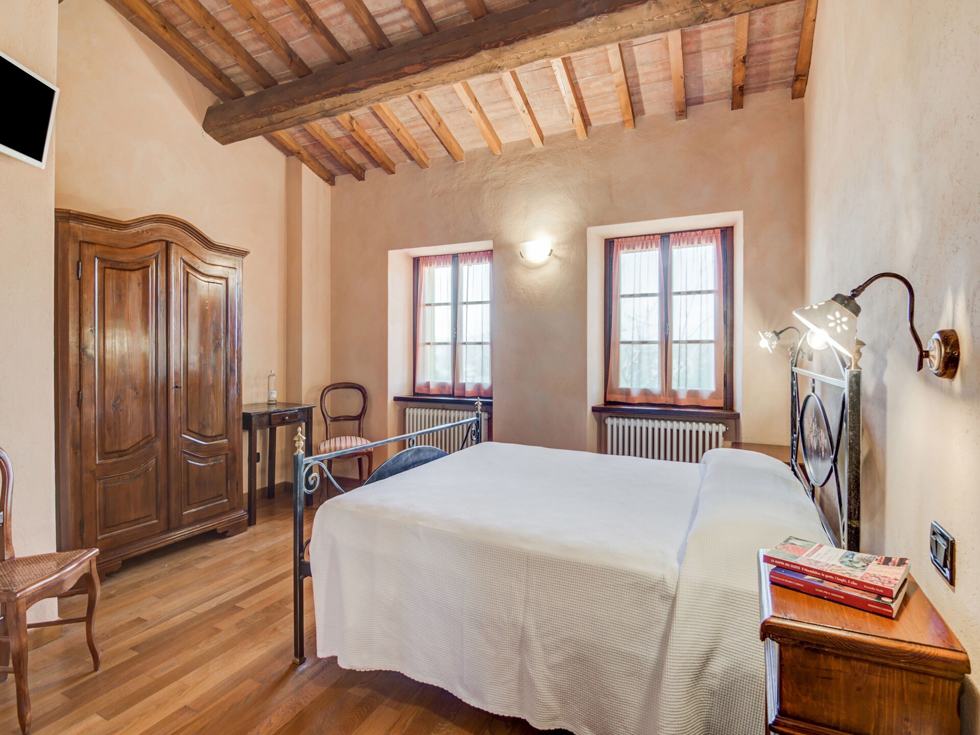 Elegant vakantiehuis met privétuin nabij Urbania, 7 personen - foto 15
