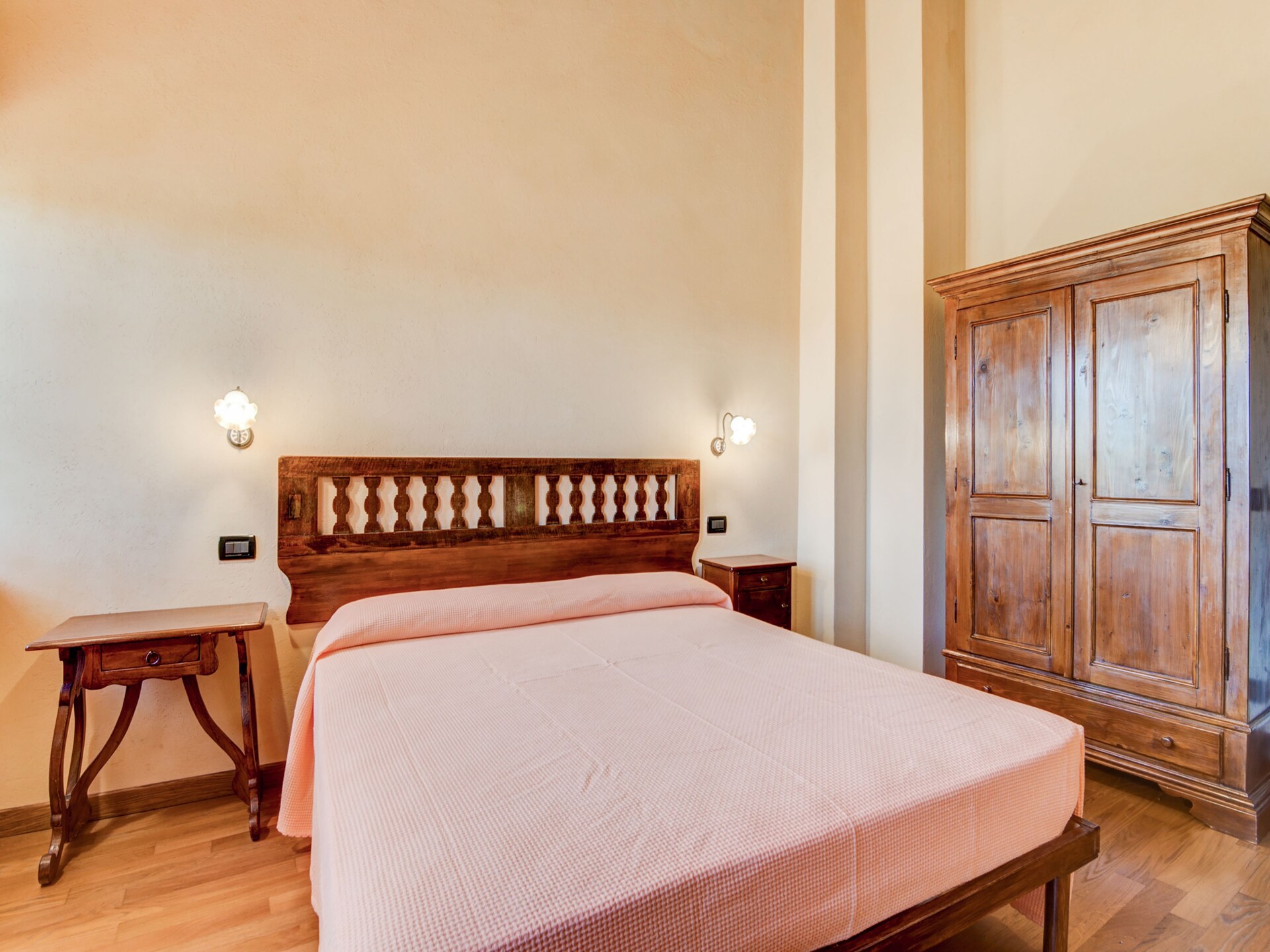 Elegant vakantiehuis met privétuin nabij Urbania, 7 personen - foto 17