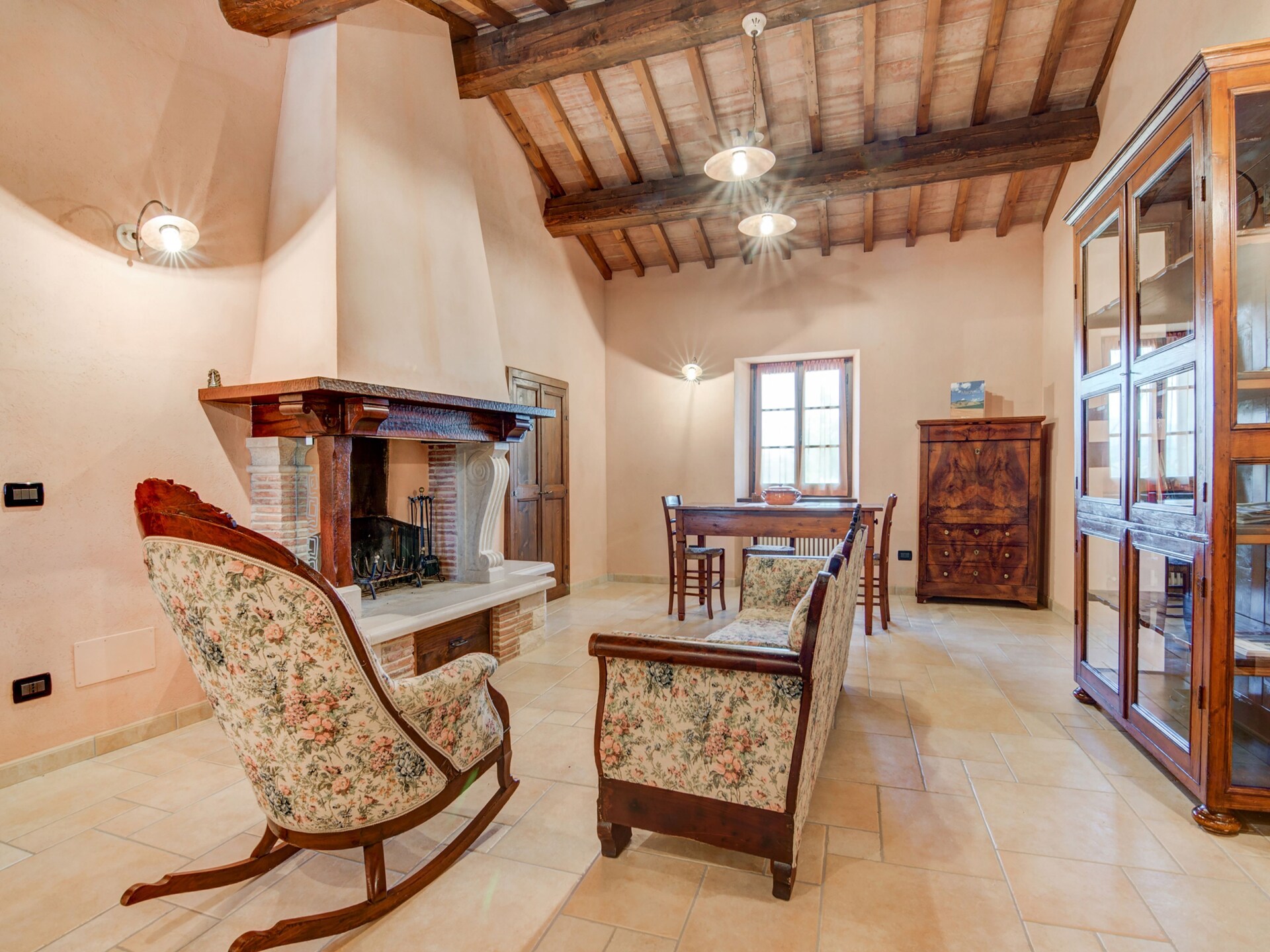 Elegant vakantiehuis met privétuin nabij Urbania, 7 personen - foto 9