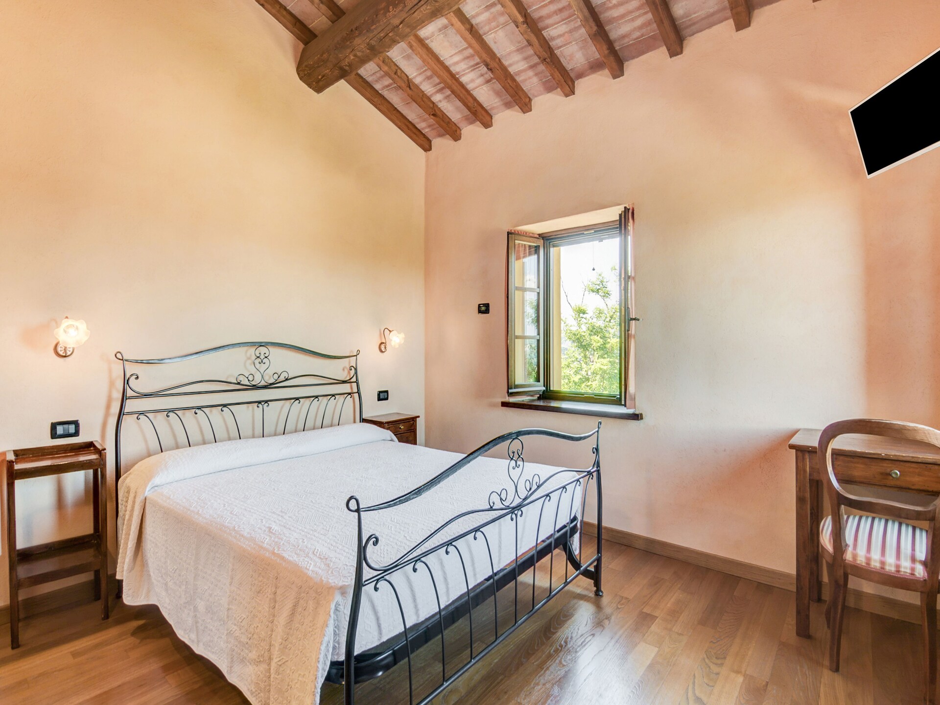 Elegant vakantiehuis met privétuin nabij Urbania, 7 personen - foto 18