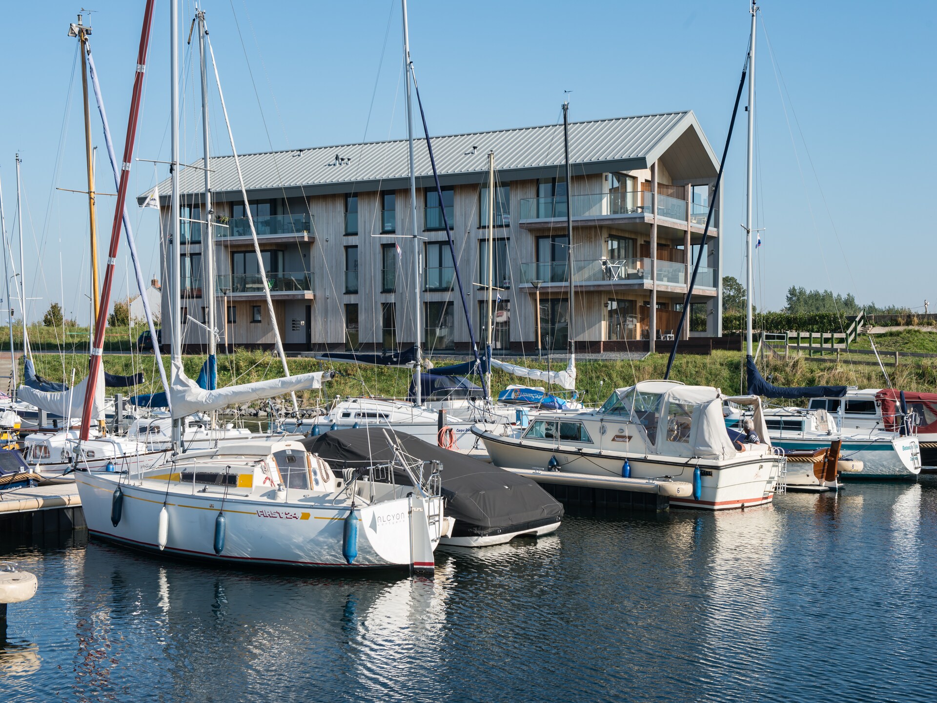 Luxe appartement aan Veerse Meer met panoramisch terras en golfbaan - foto 17