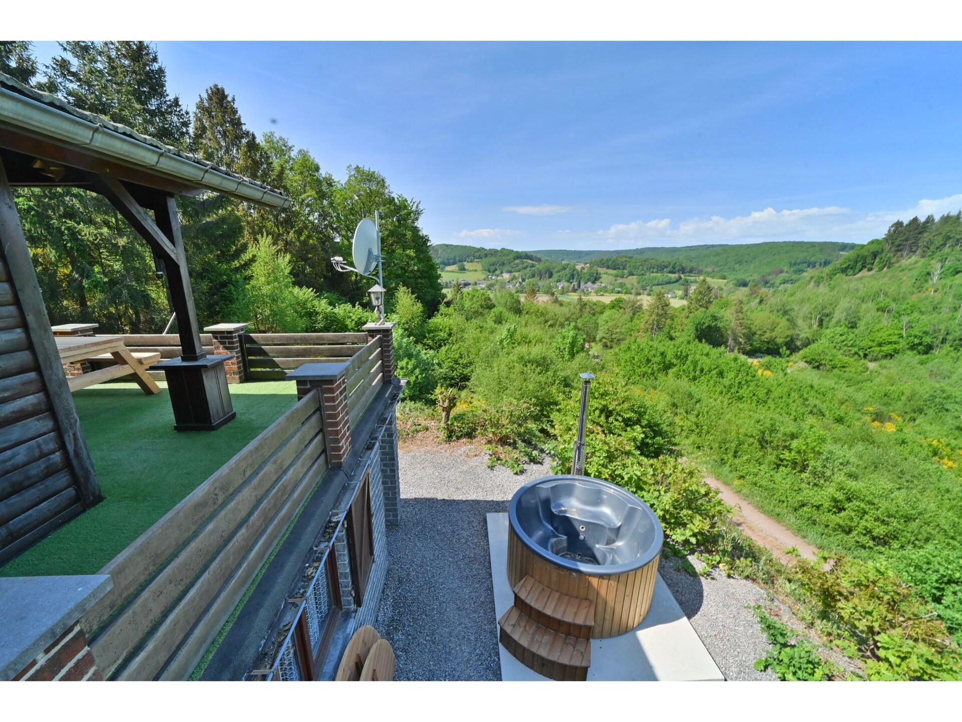 6-persoons chalet met hottub en Ourthe-uitzicht in Beffe - foto 4