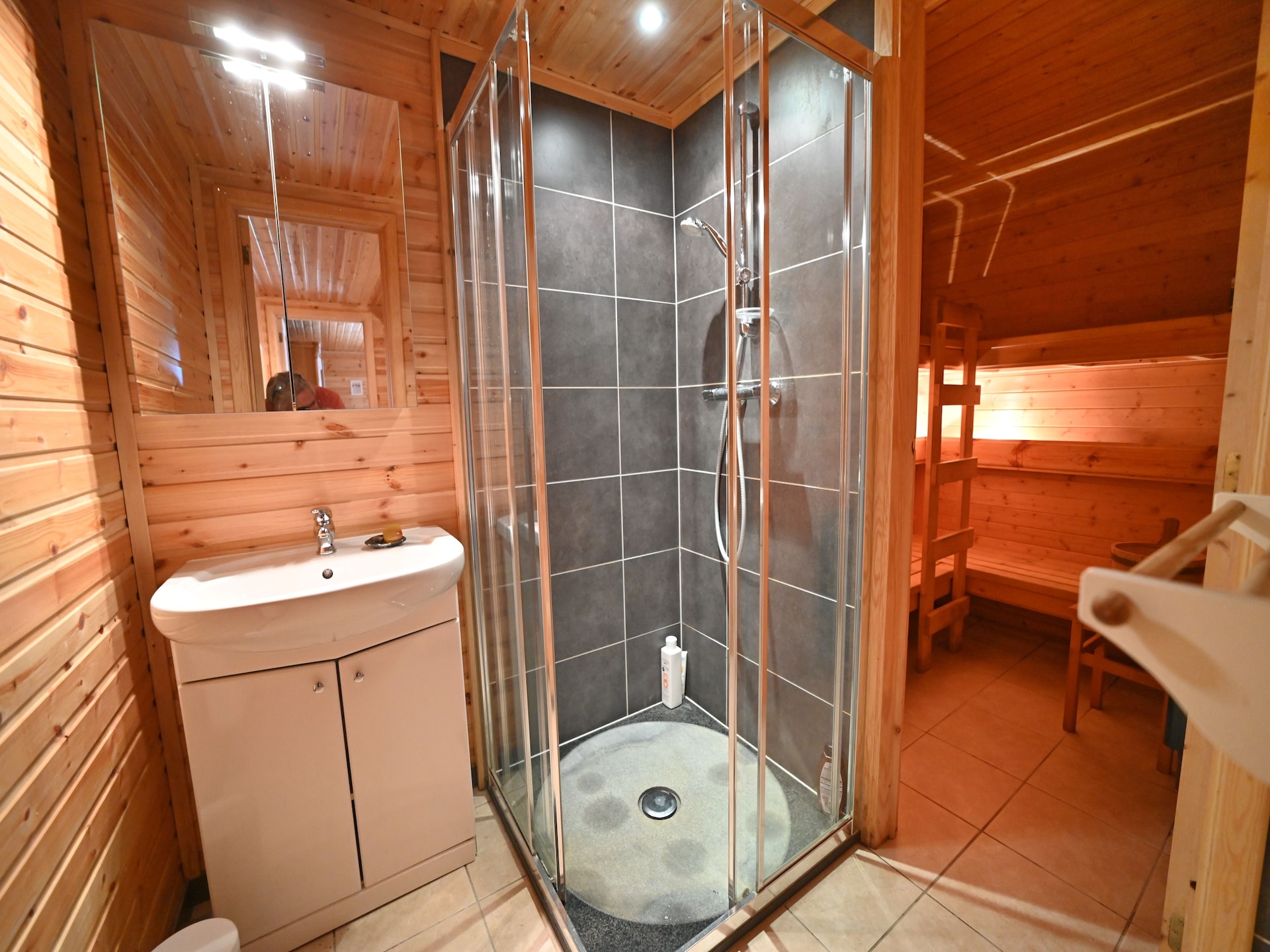 8-persoons chalet met sauna en pelletkachel in Biron - foto 9