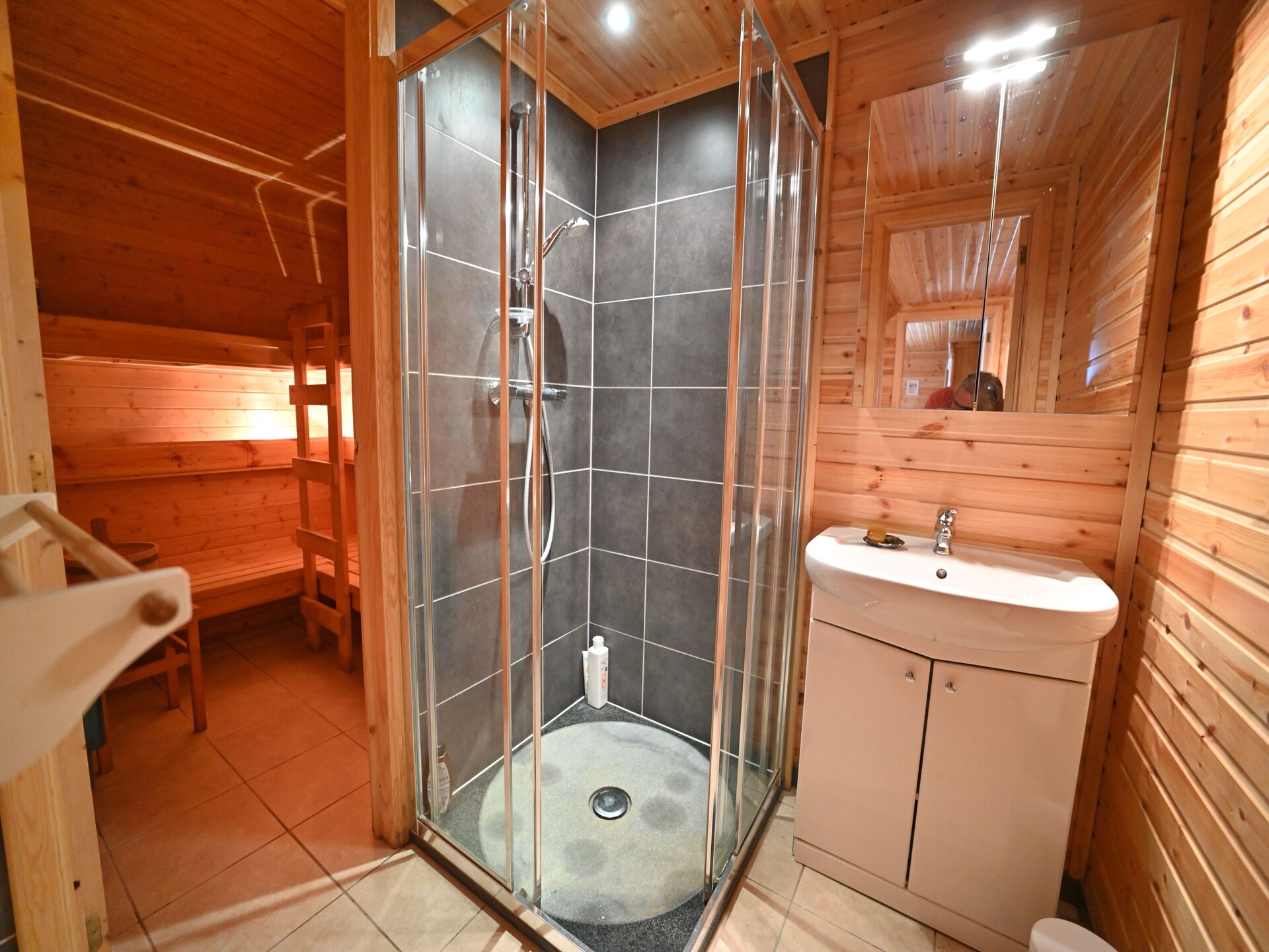 8-persoons chalet met sauna en pelletkachel in Biron - foto 25