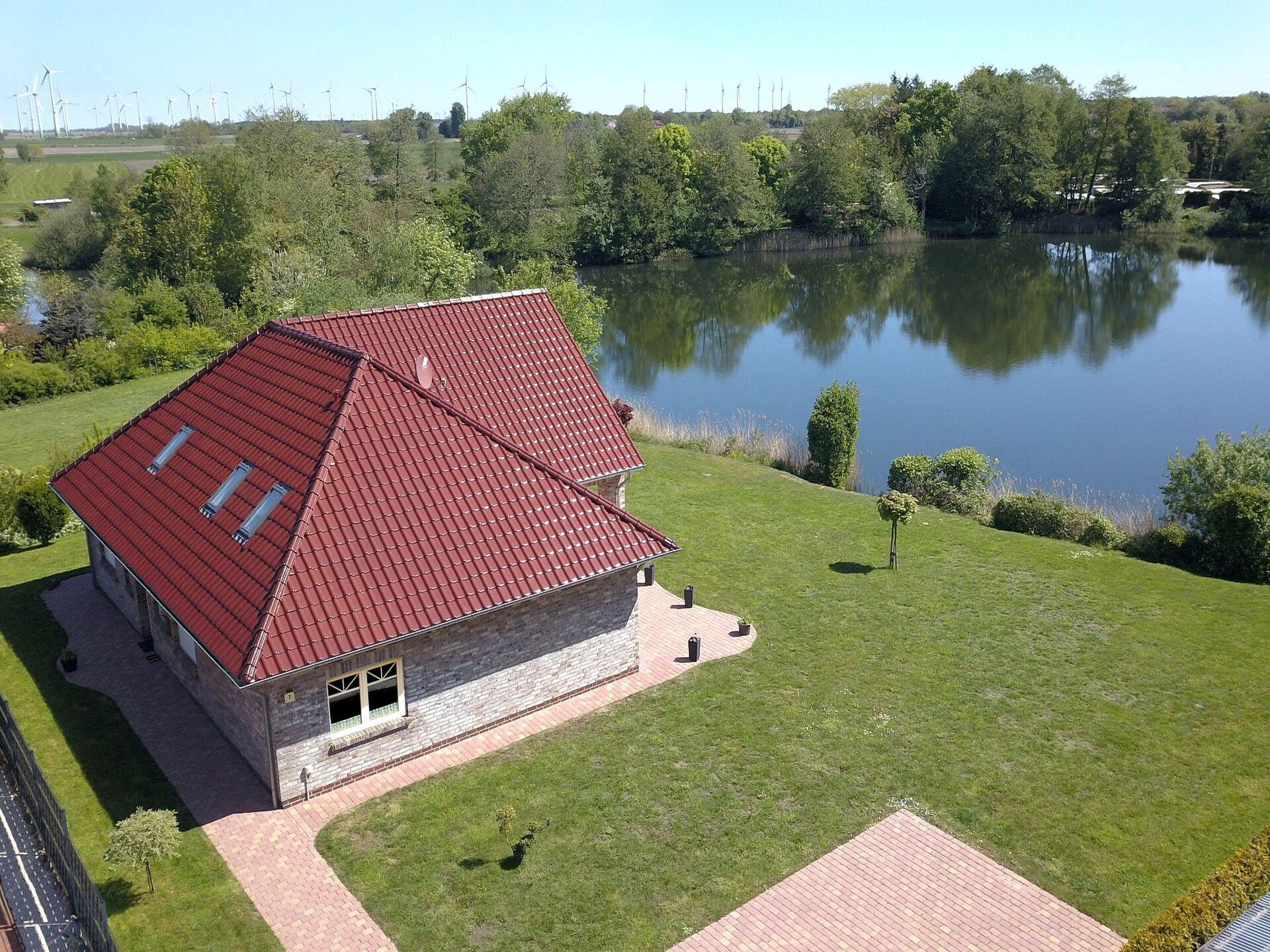 Aan het meer: ruim vakantiehuis in Westerholt voor 17 personen - foto 4
