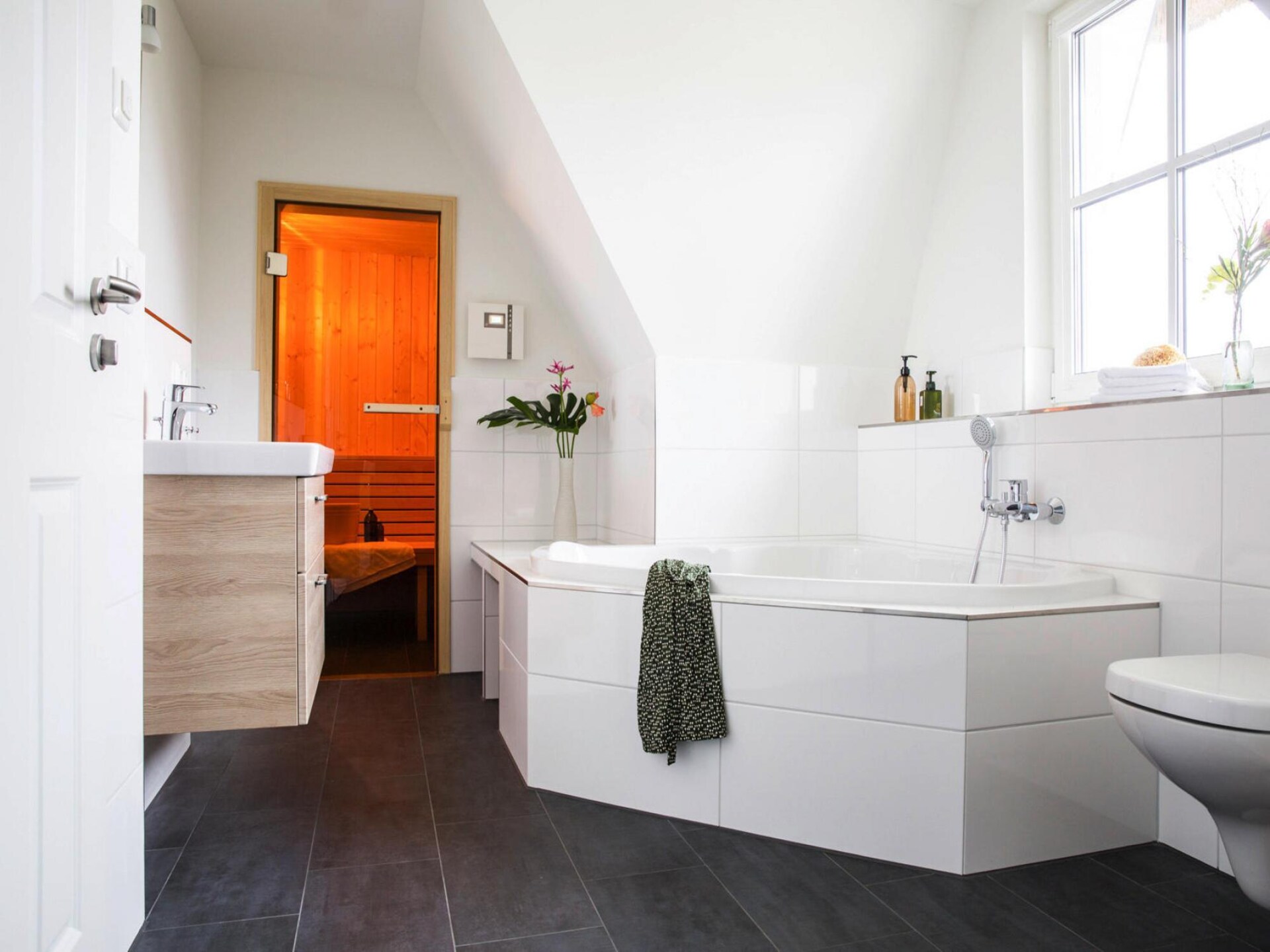 Vrijstaand rieten dakhuis met sauna aan de lagune, 100m van het water - foto 21