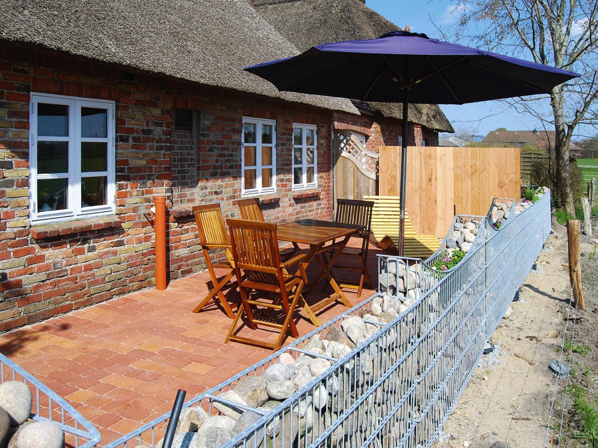 Fries rietgedekt huis nabij Husum met zonneterras - foto 15