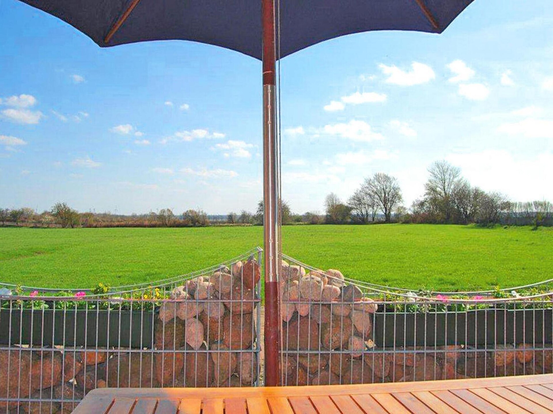 Fries rietgedekt huis nabij Husum met zonneterras - foto 17