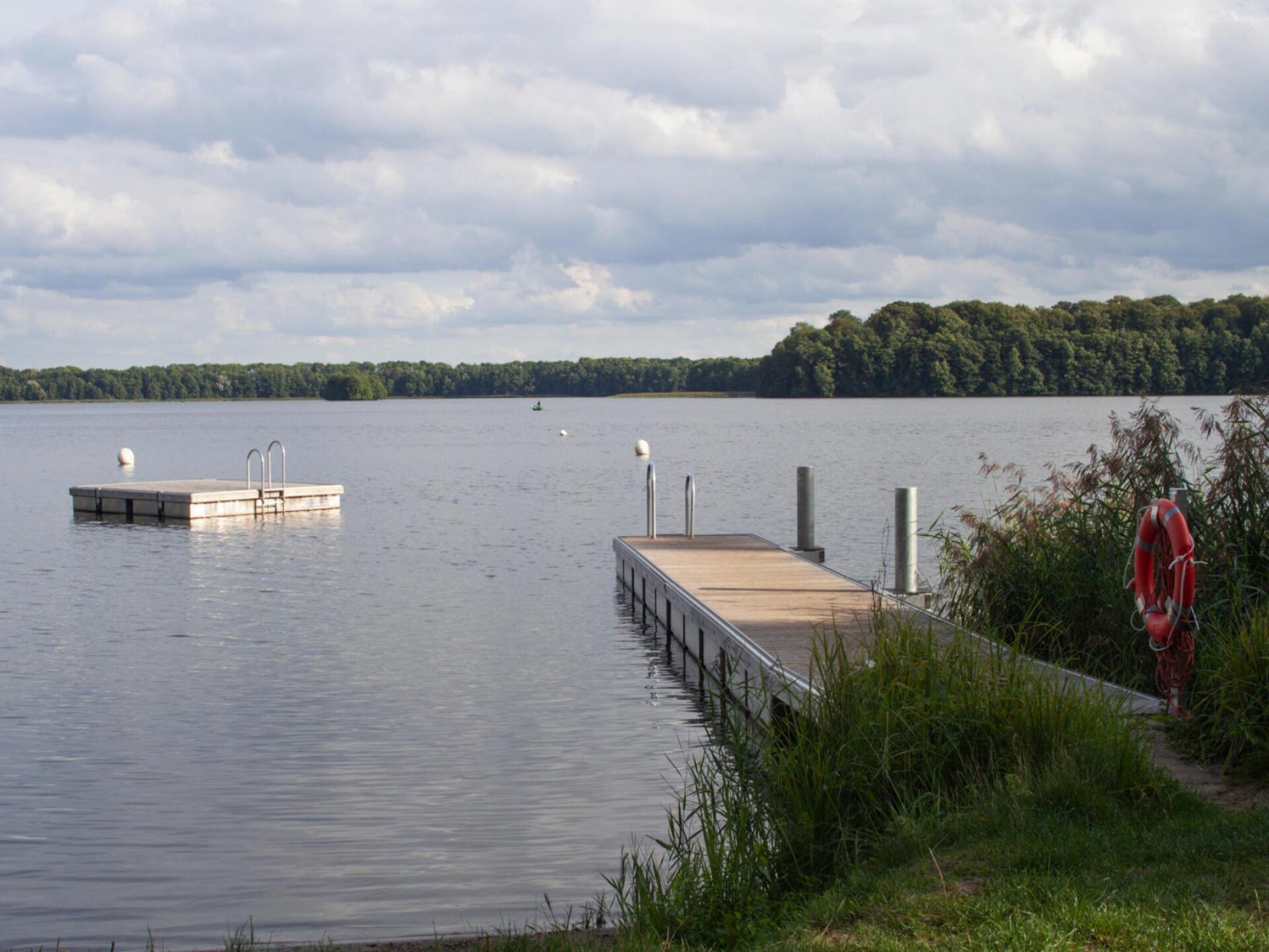 Lichte bungalow met tuin en houtkachel op 300 meter van de Dobbertinsee - foto 24