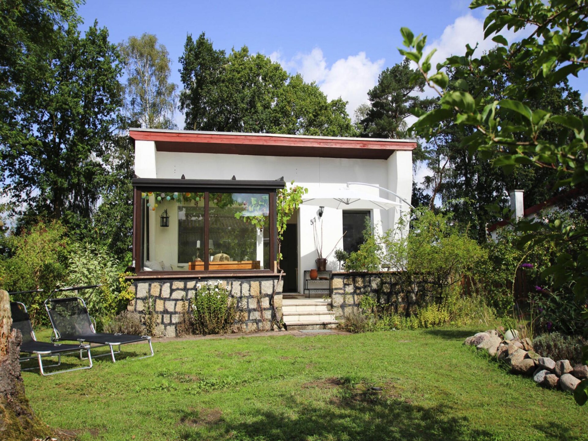 Lichte bungalow met tuin en houtkachel op 300 meter van de Dobbertinsee - foto 3