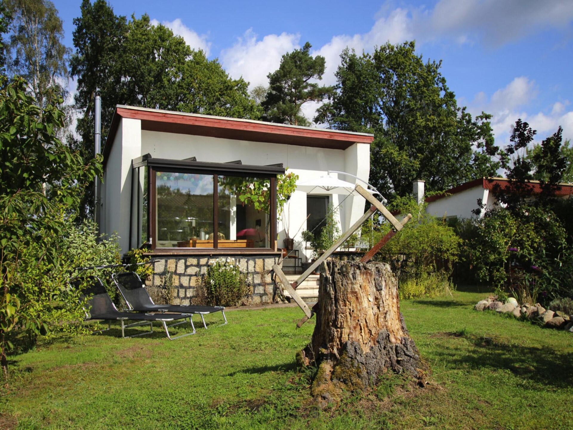 Lichte bungalow met tuin en houtkachel op 300 meter van de Dobbertinsee - foto 2