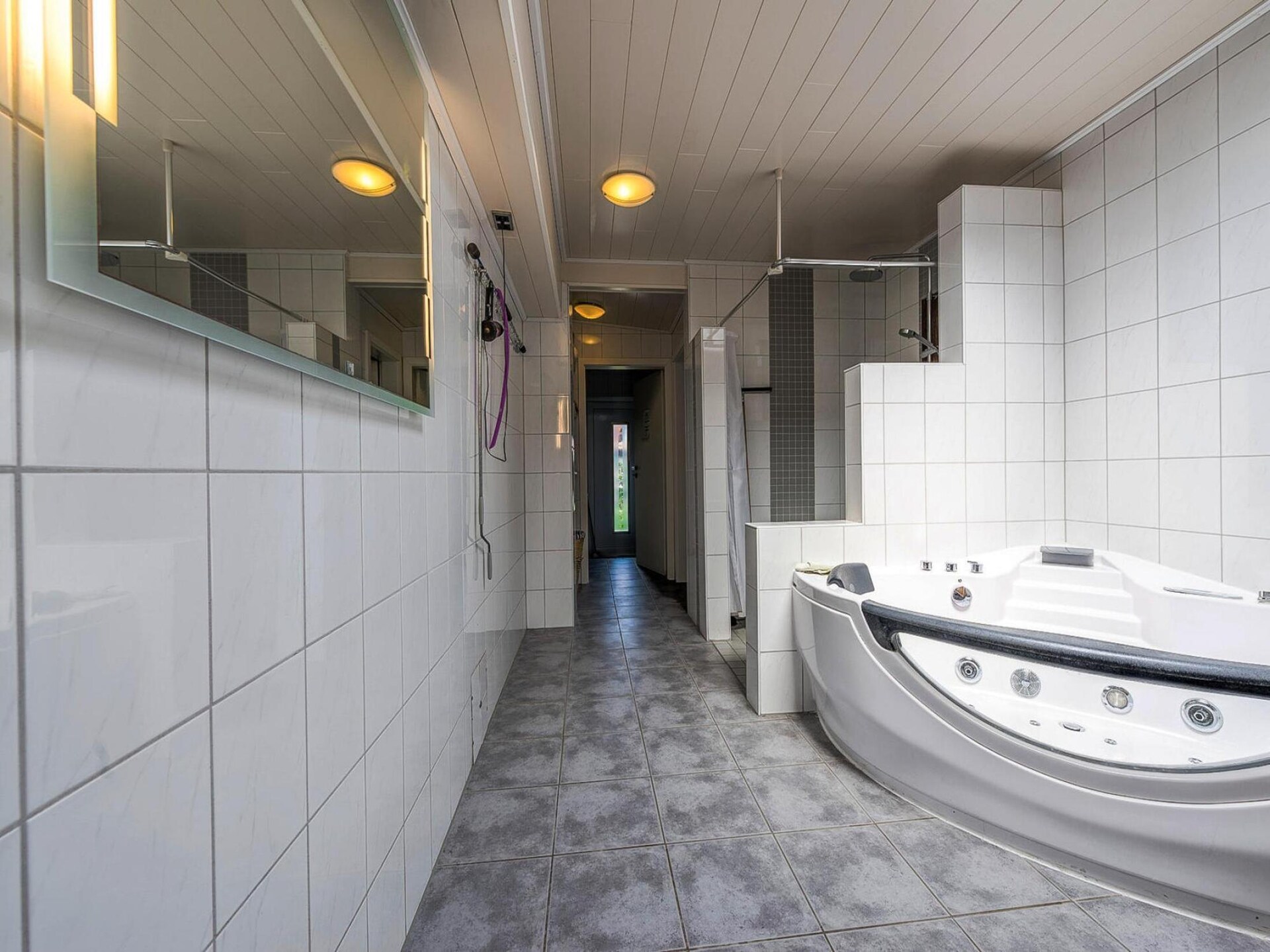 Op 300 m van zee: Rustgevend vakantiehuis in centrum Friedrichskoog-Spitze - foto 11