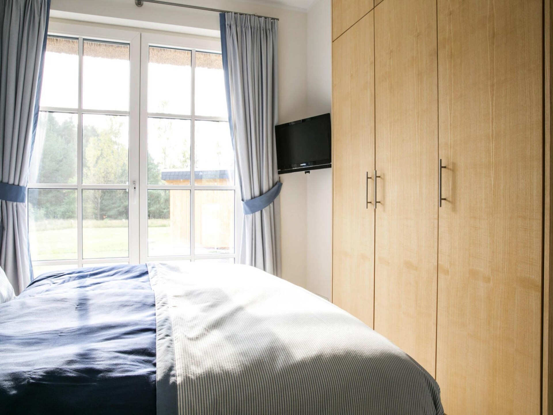 Rietgedekt vakantiehuis aan de lagune met sauna, 100 meter van het water - foto 25