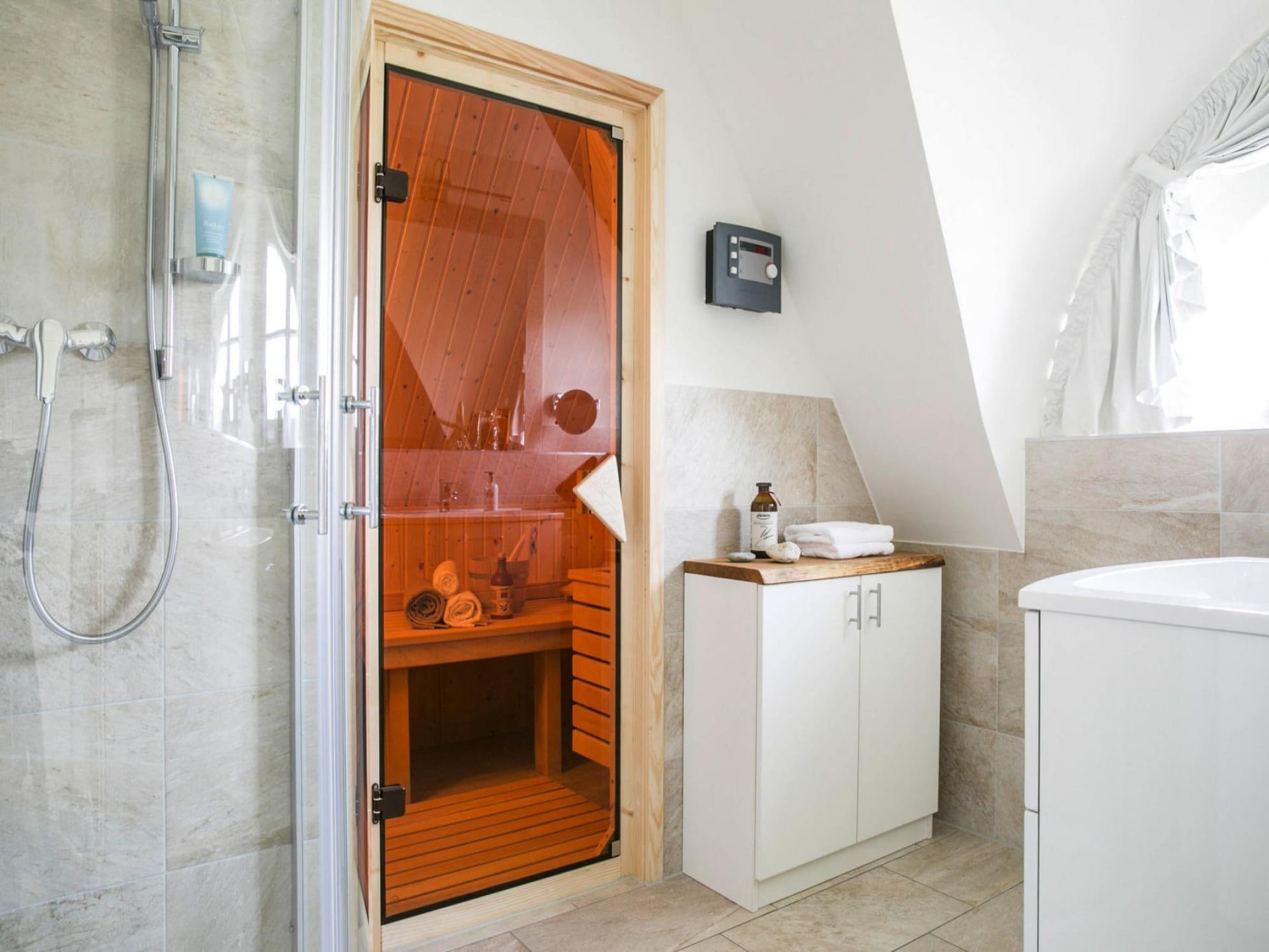 Rietgedekt vakantiehuis aan de lagune met sauna, 100 meter van het water - foto 32