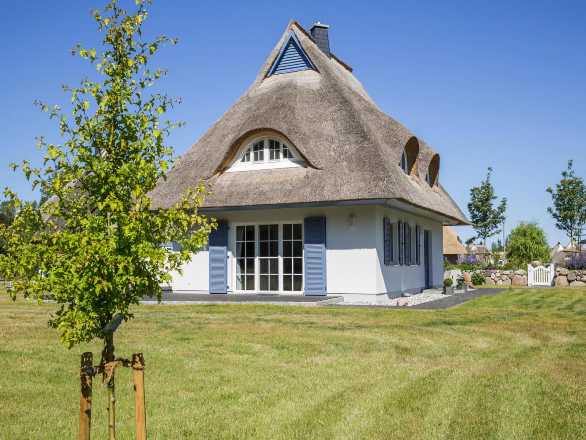 Rietgedekt vakantiehuis aan de lagune met sauna, 100 meter van het water - foto 9