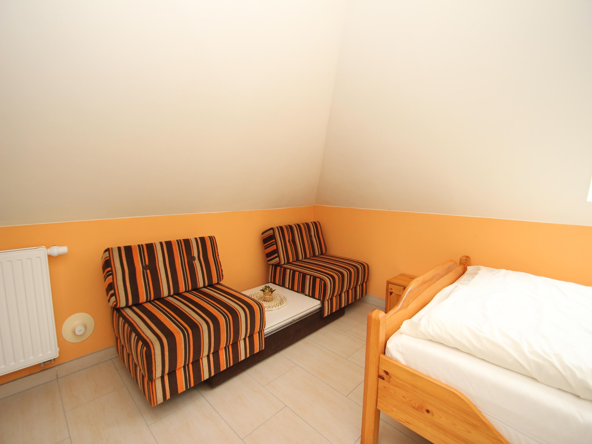 Ruim appartement aan het meer, vlakbij de Noordzee in Westerholt - foto 16