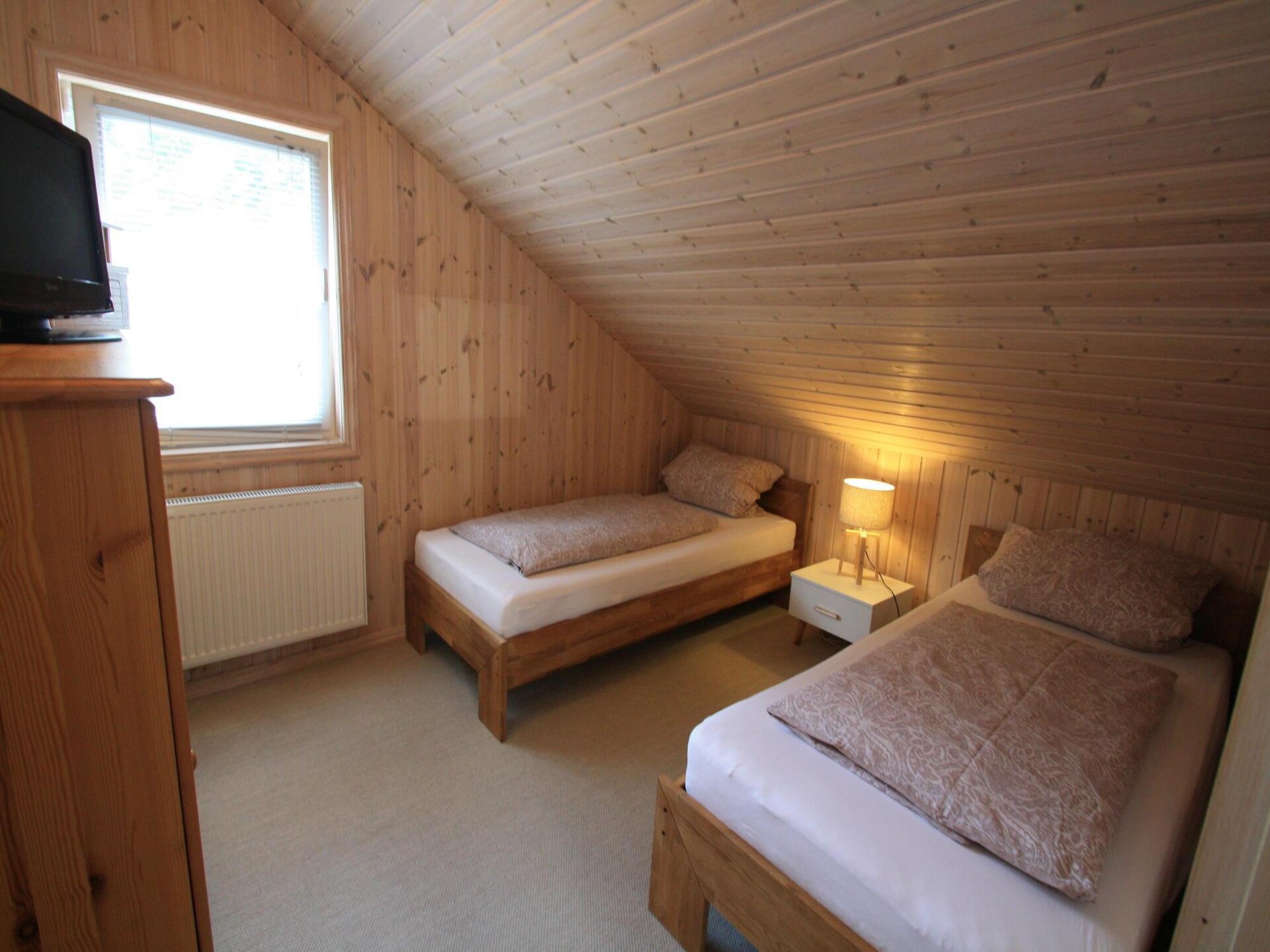 Ruim vakantiehuis met sauna en whirlpool direct aan het Dümmermeer - foto 13