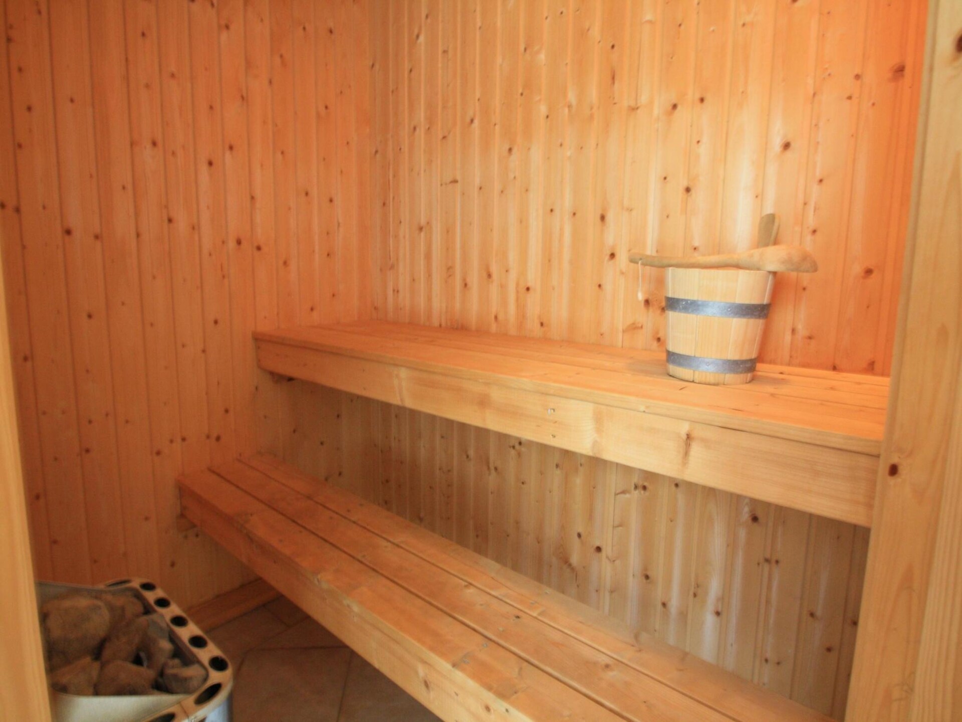 Ruim vakantiehuis met sauna en whirlpool direct aan het Dümmermeer - foto 19
