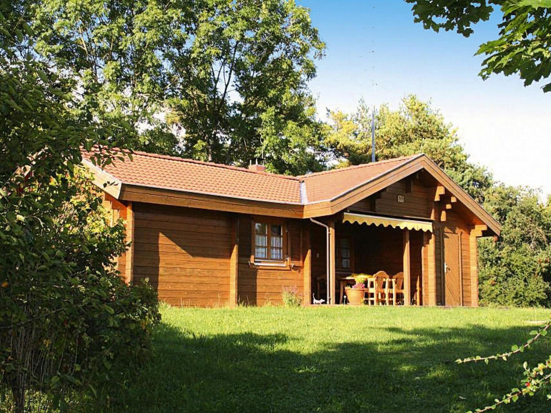 Knusse vrijstaande bungalow voor 4 personen op autovrij park in Hayingen - foto 1