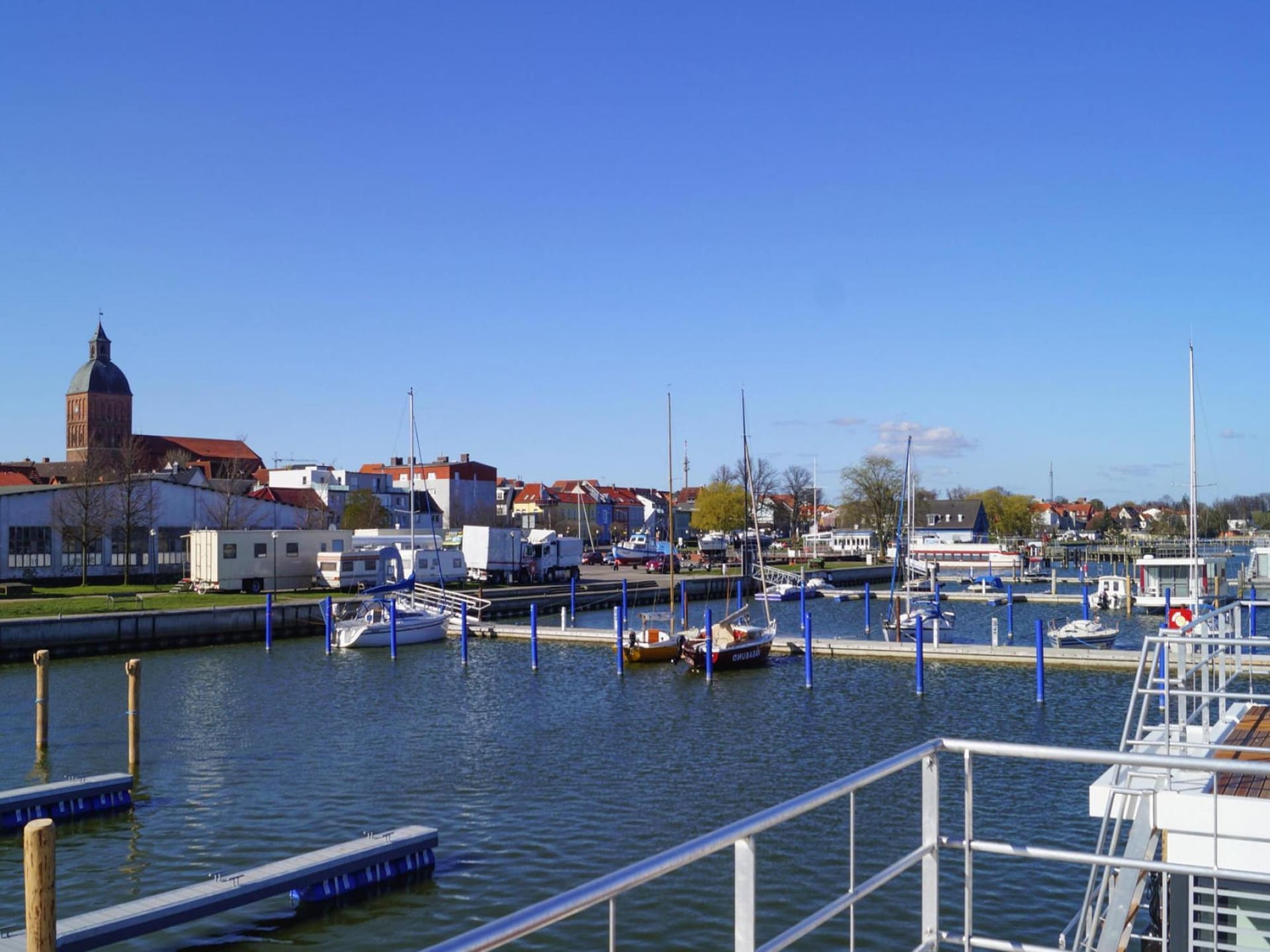 4-persoons woonboot aan het meer in Ribnitz-Damgarten - foto 11