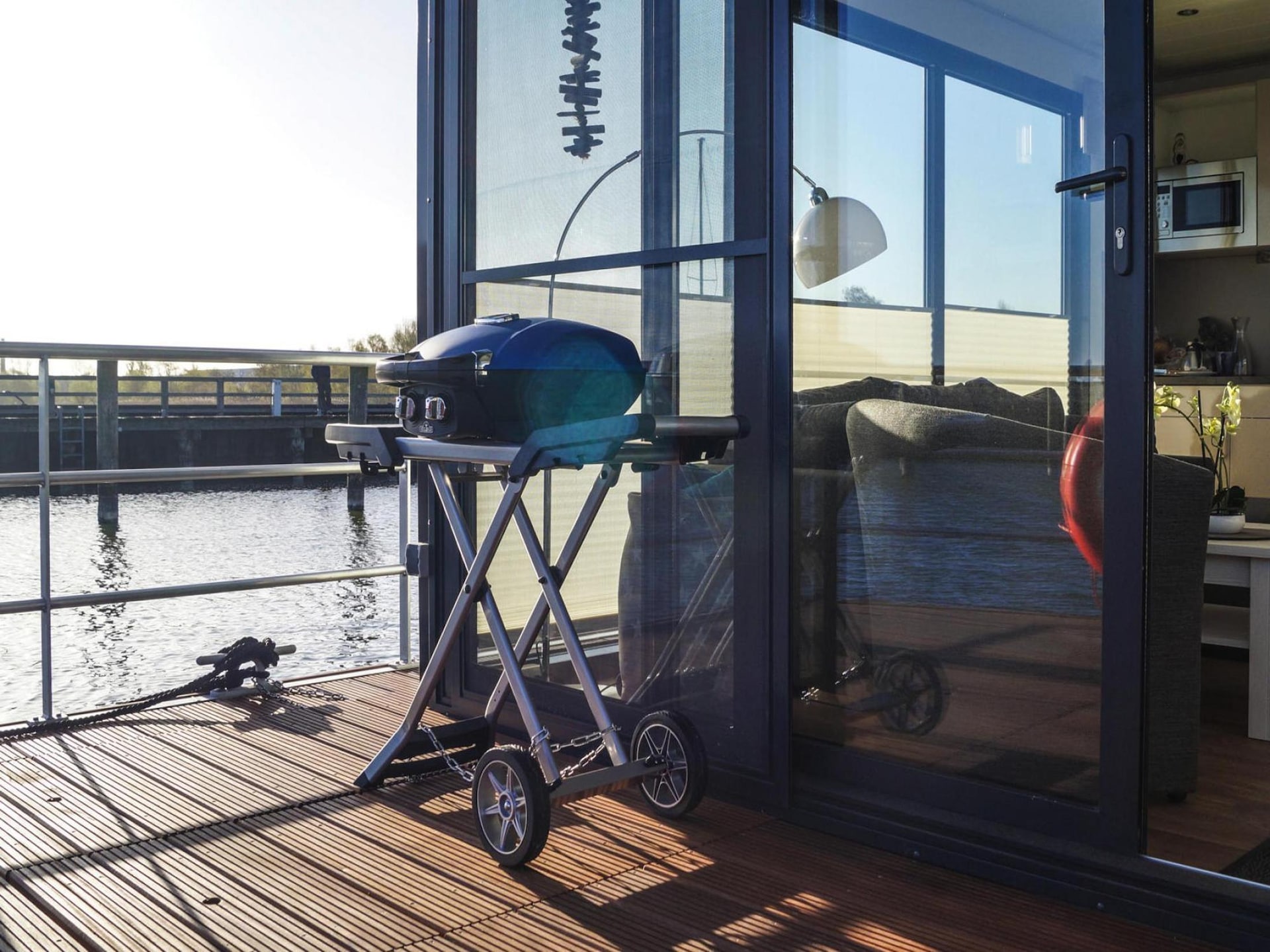 4-persoons woonboot aan het meer in Ribnitz-Damgarten - foto 7