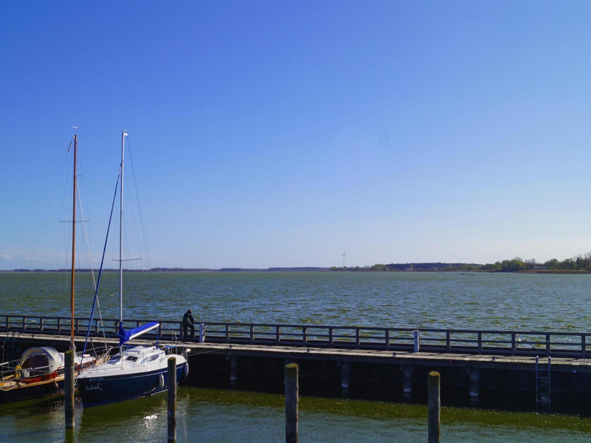4-persoons woonboot aan het meer in Ribnitz-Damgarten - foto 13