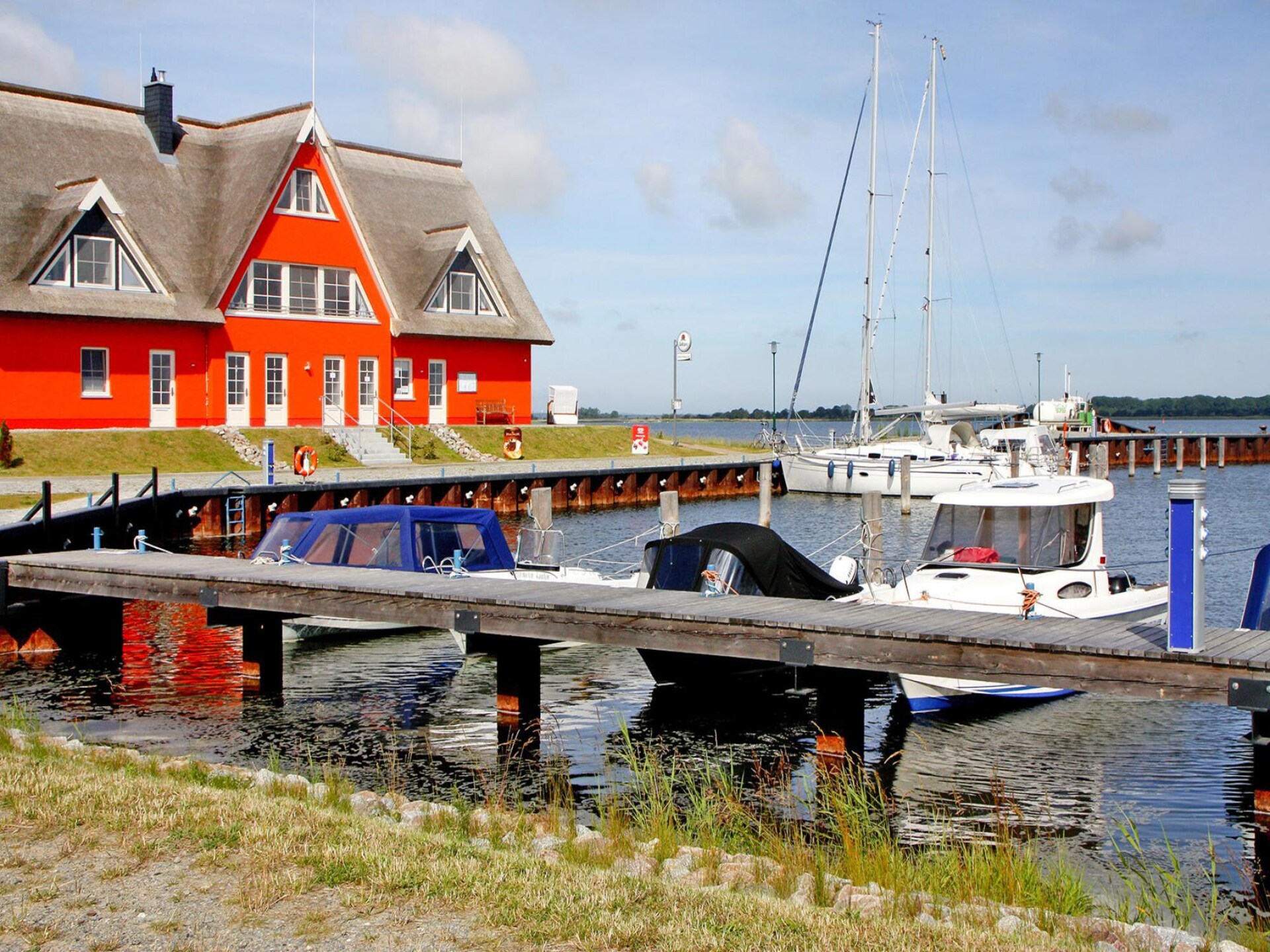 Rietgedekte twee-onder-een-kapwoning met sauna, open haard & omheinde tuin op 450m van het meer - foto 13