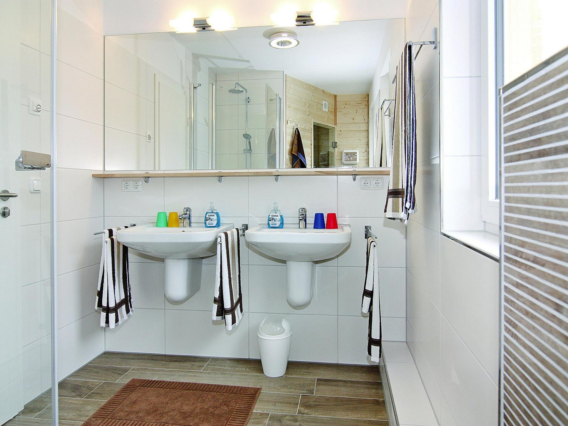 Rietgedekte twee-onder-een-kapwoning met sauna, open haard & omheinde tuin op 450m van het meer - foto 11
