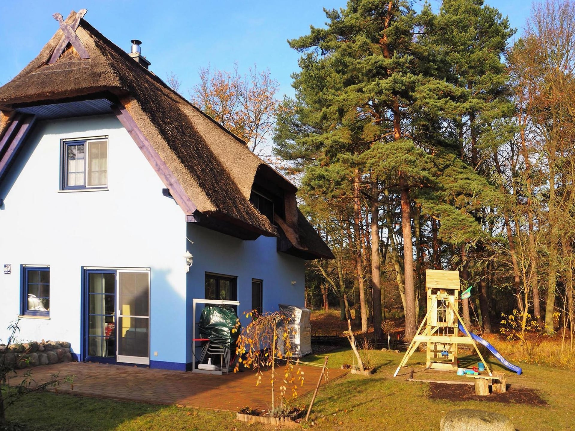 Gezinsvriendelijk vakantiehuis met rieten dak in Zirchow - foto 12