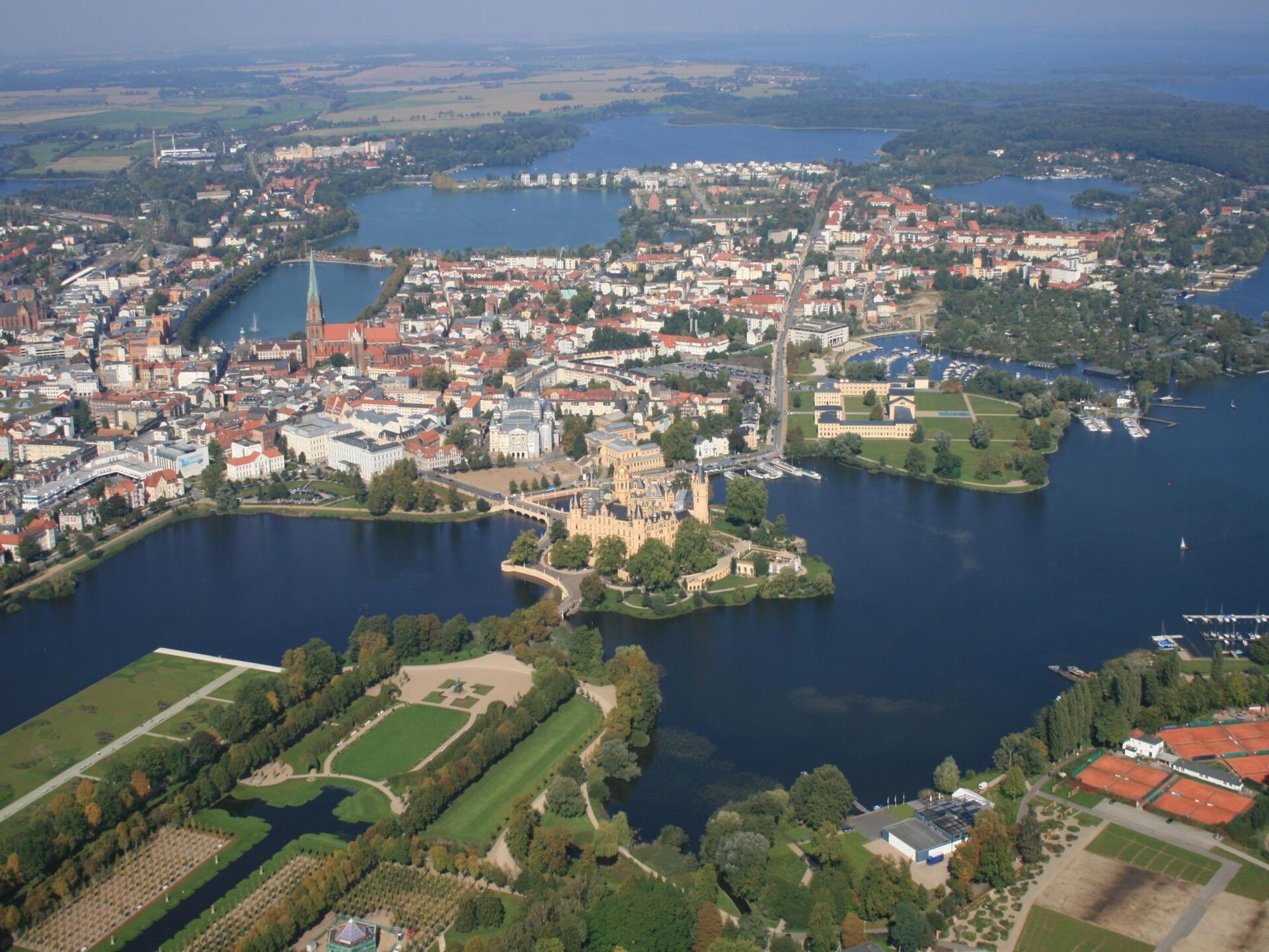 Aan het meer: Licht appartement met wellness in Schwerin - foto 28