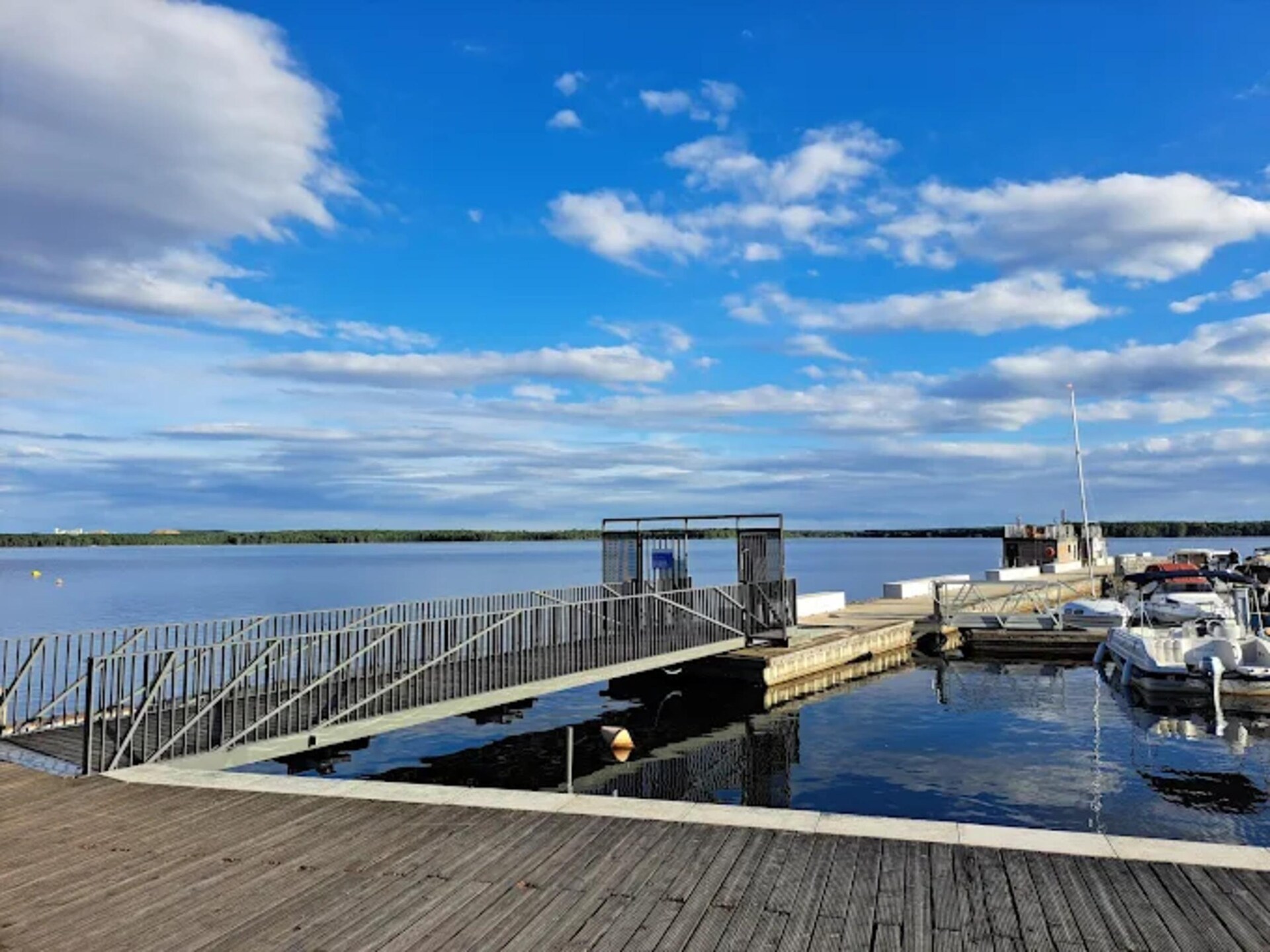 Vrijstaande bungalow aan de Senftenberger See met tuin, vlakbij het strand - foto 17