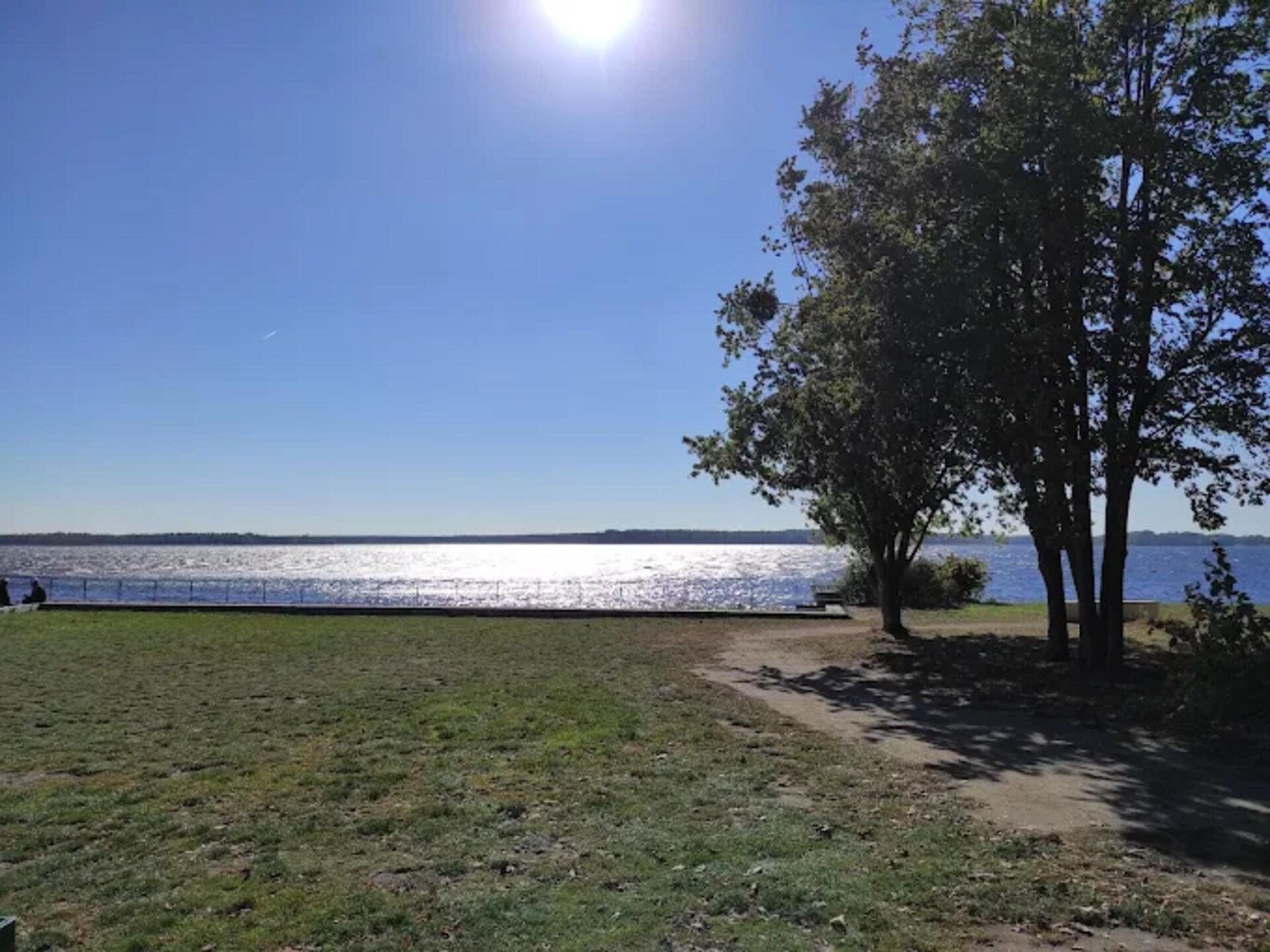 Vrijstaande bungalow aan de Senftenberger See met tuin, vlakbij het strand - foto 35