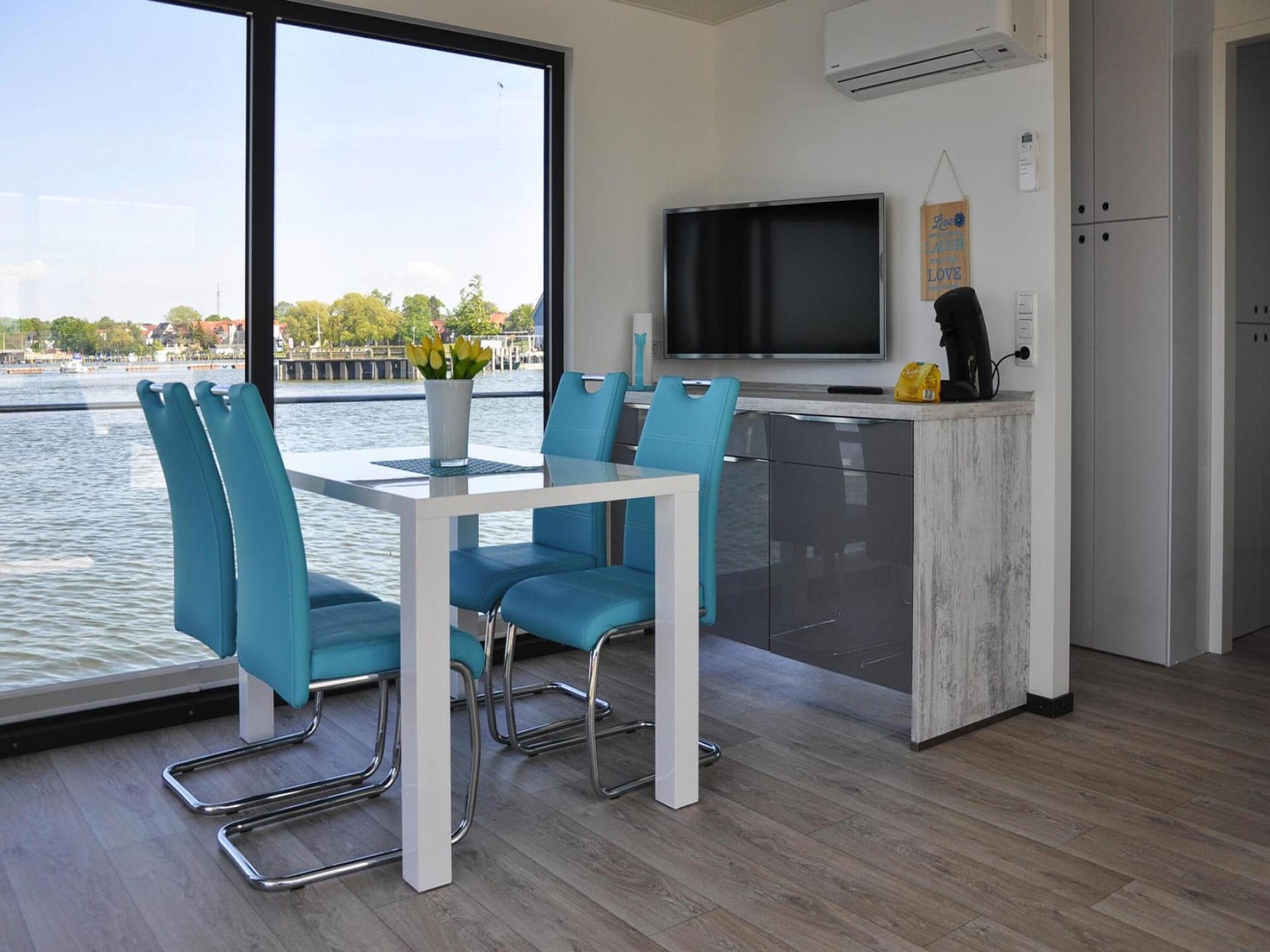 Moderne woonboot Leni in de haven van Ribnitz-Damgarten - foto 6