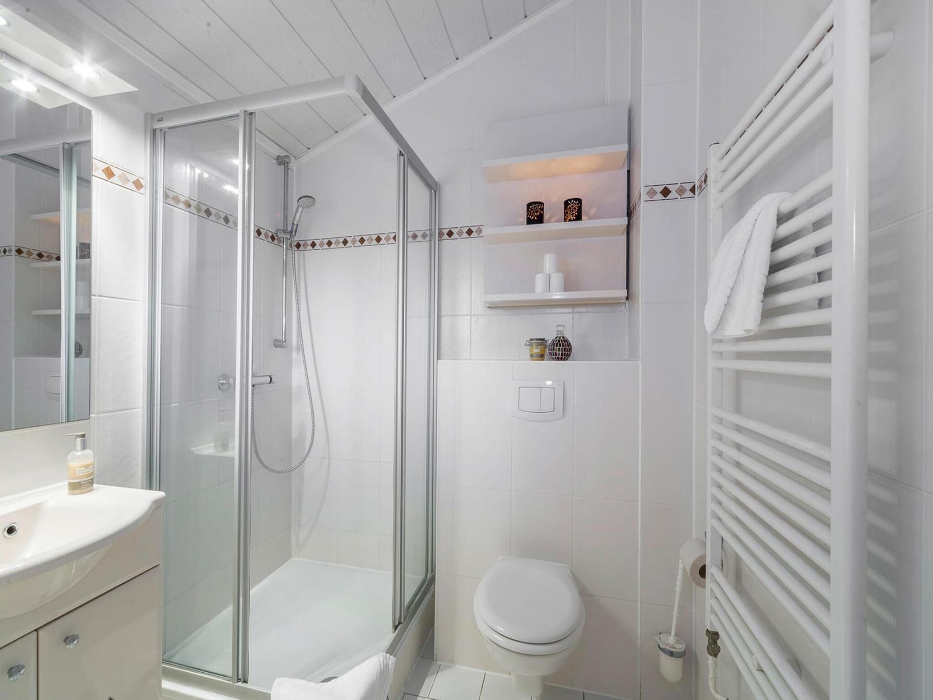 Op 500 m van zee: Vakantiehuis met wellness in Weissenhäuser Strand - foto 9