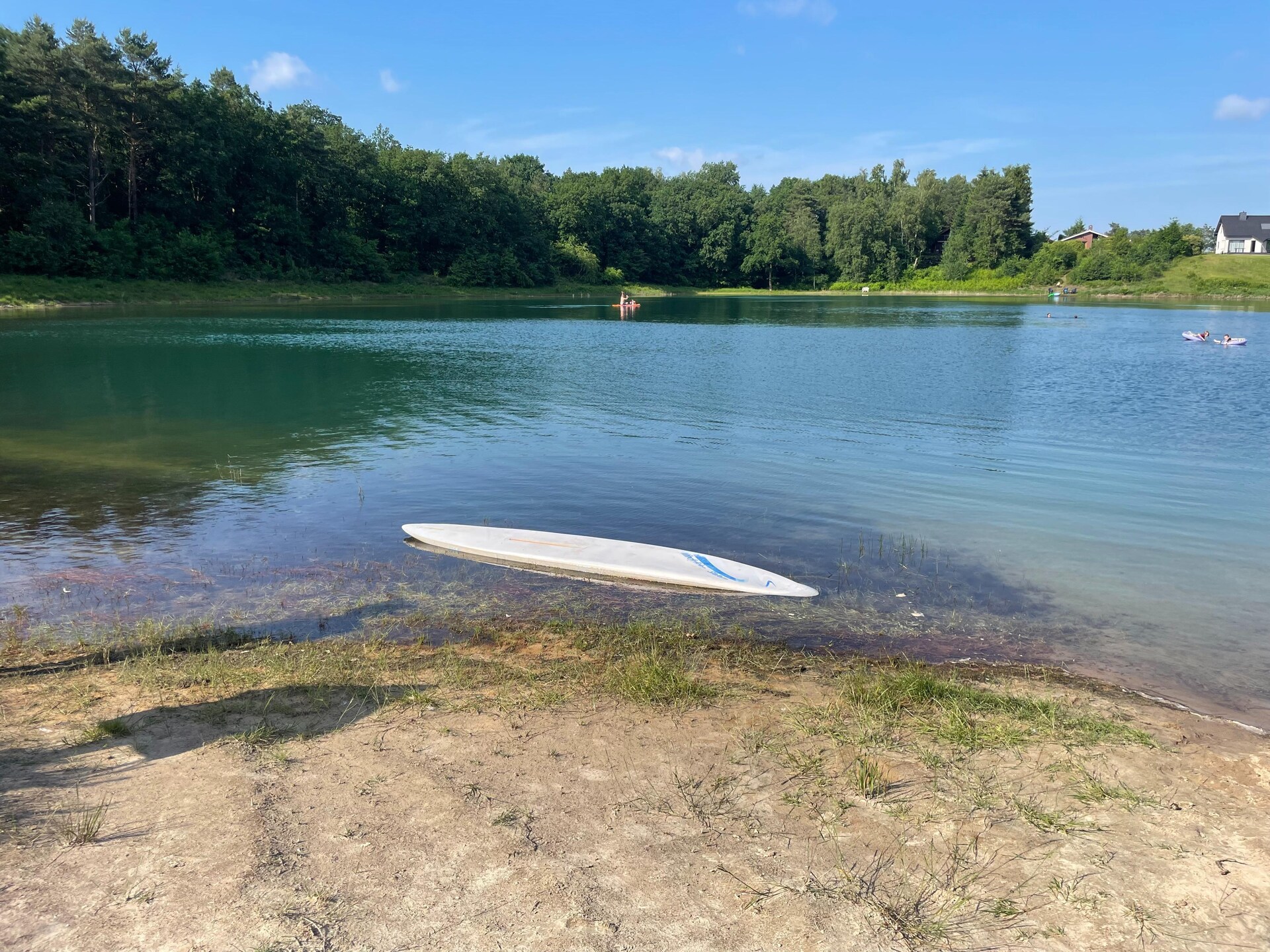 Knusse blokhut aan het meer bij Wiefelstede, vlakbij golfbaan - foto 2