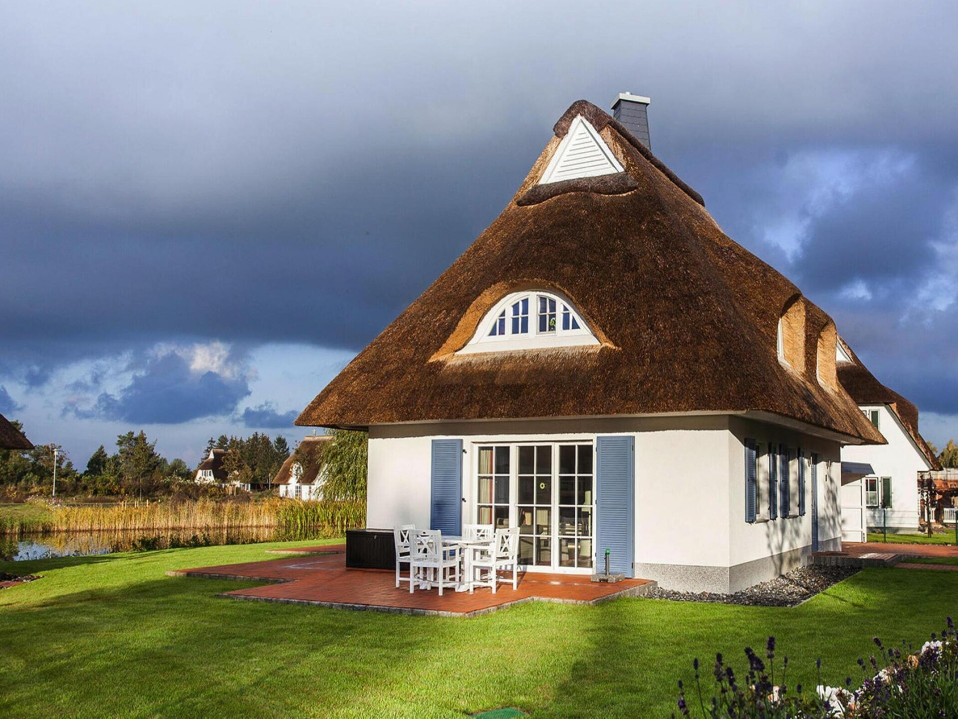 Aan het meer: Luxe rietgedekt vakantiehuis in Fuhlendorf - foto 2